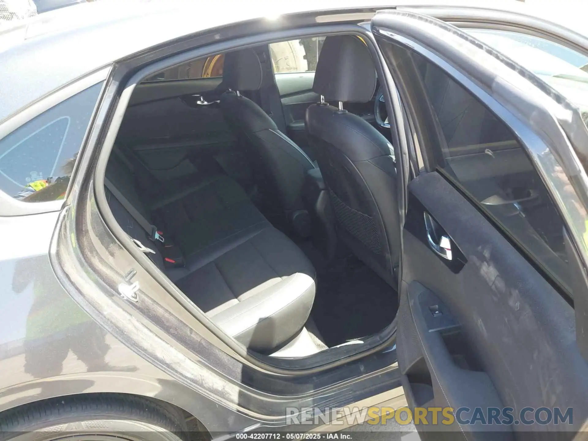 8 Photograph of a damaged car 3KPF34ADXLE252117 KIA FORTE 2020