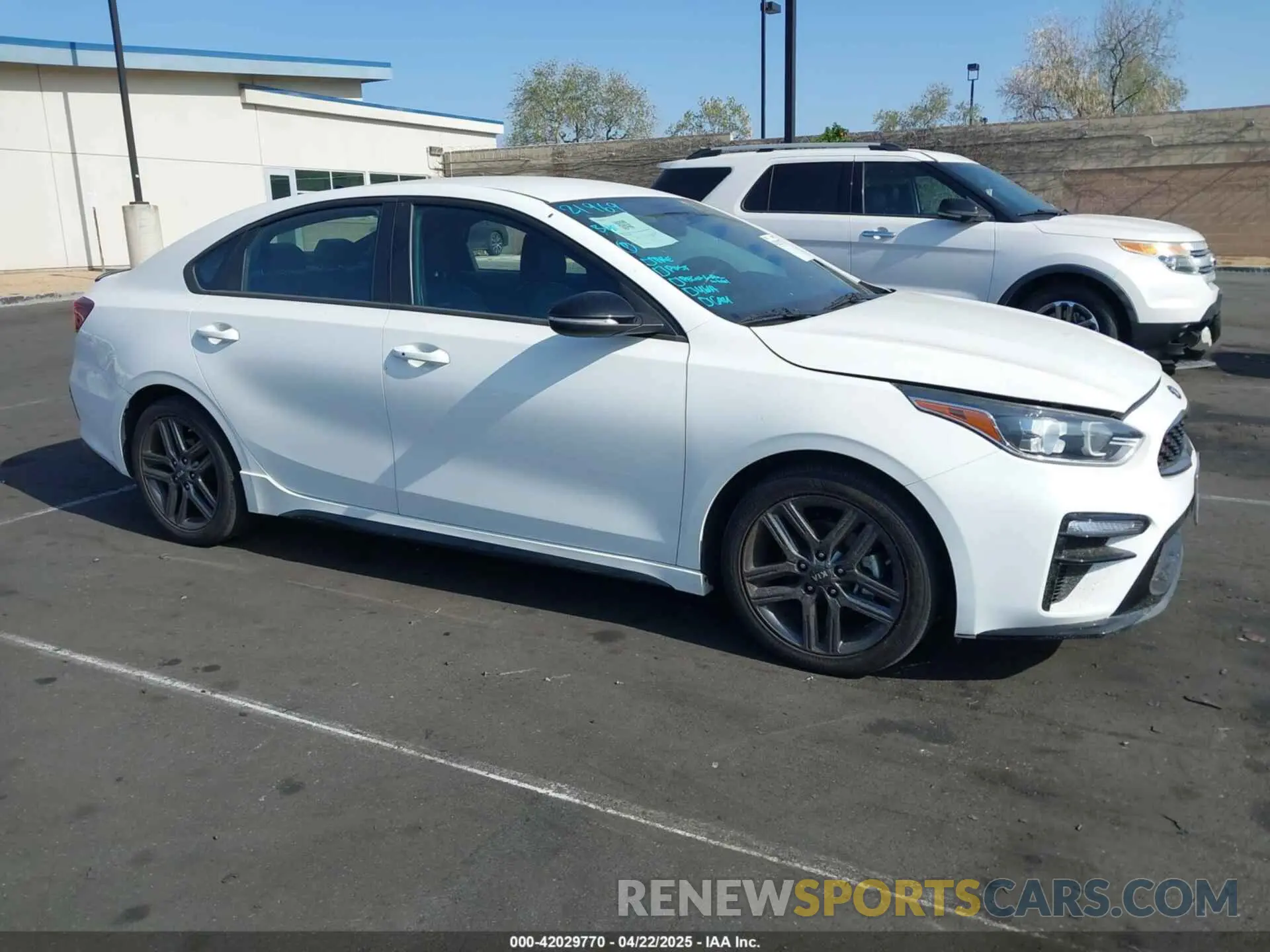 14 Photograph of a damaged car 3KPF34ADXLE256037 KIA FORTE 2020