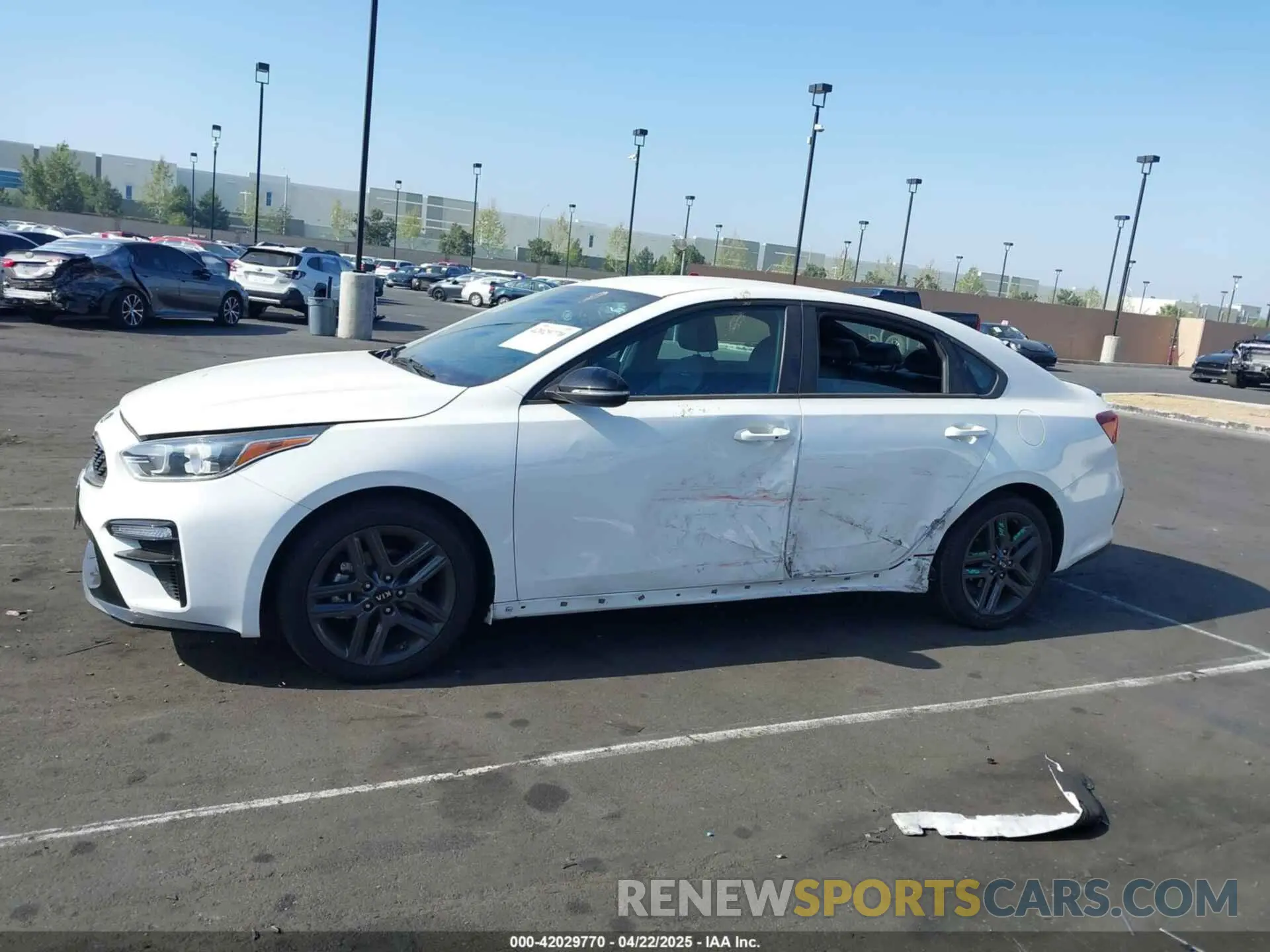 15 Photograph of a damaged car 3KPF34ADXLE256037 KIA FORTE 2020