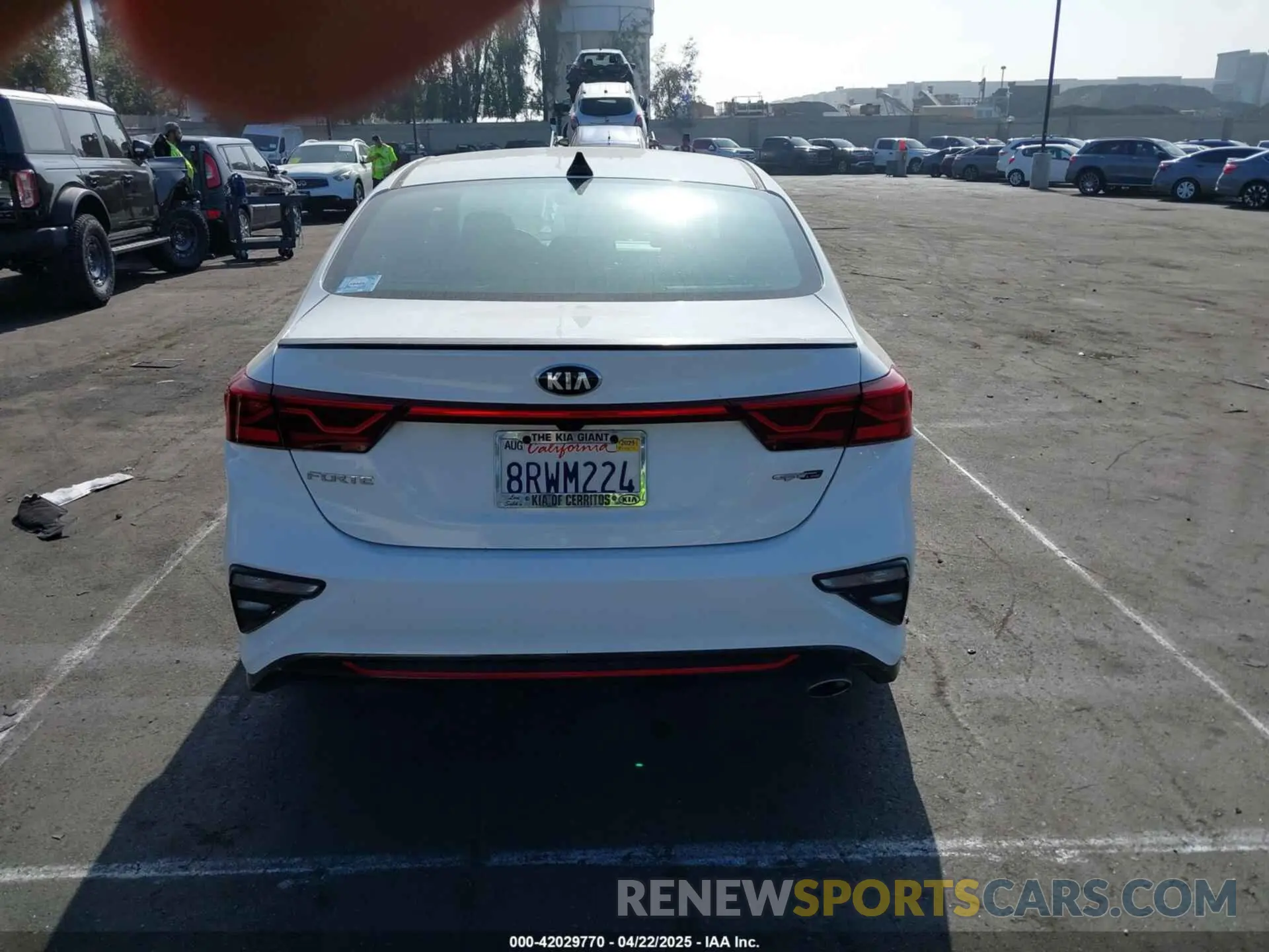 17 Photograph of a damaged car 3KPF34ADXLE256037 KIA FORTE 2020