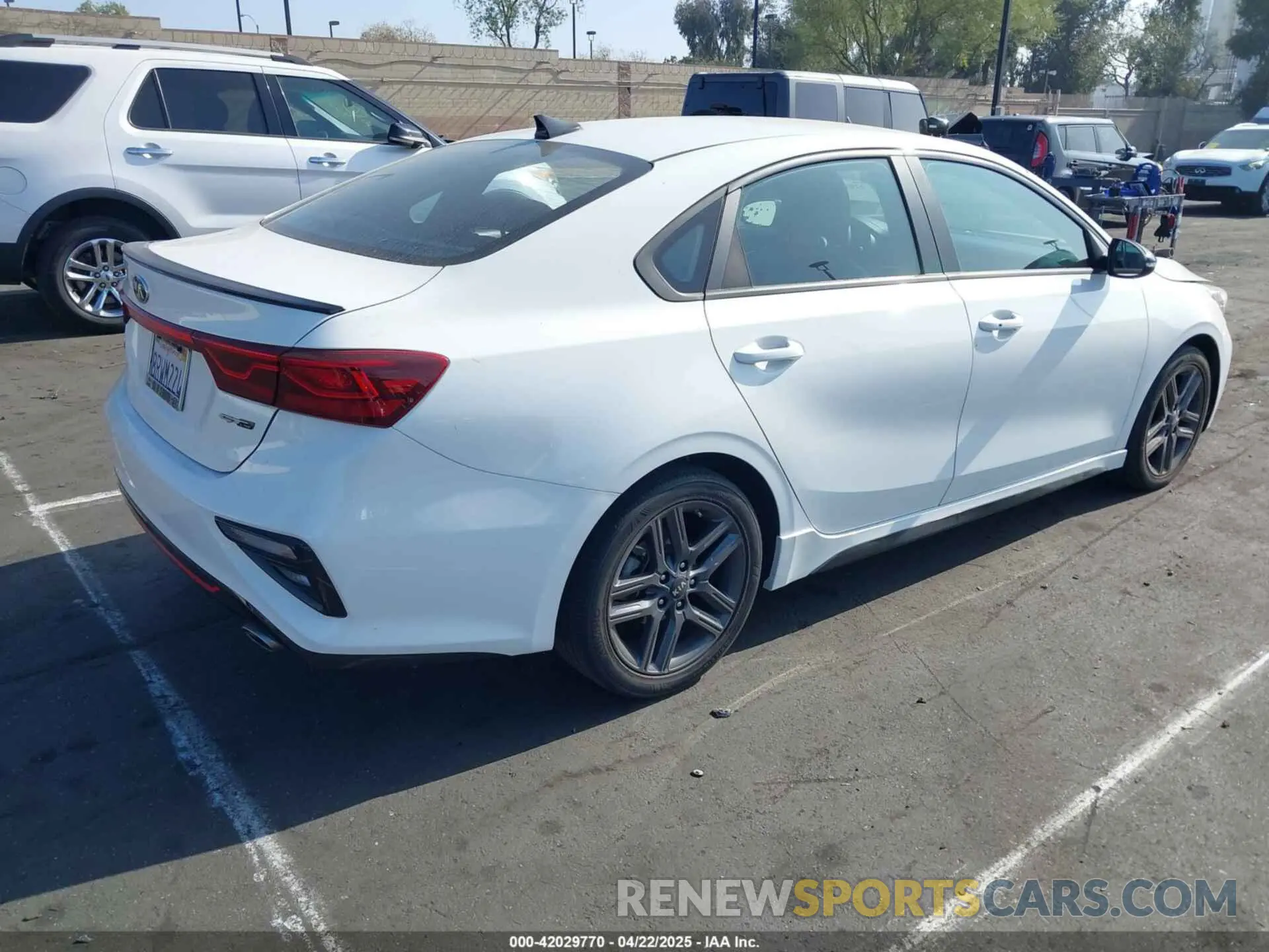 4 Photograph of a damaged car 3KPF34ADXLE256037 KIA FORTE 2020