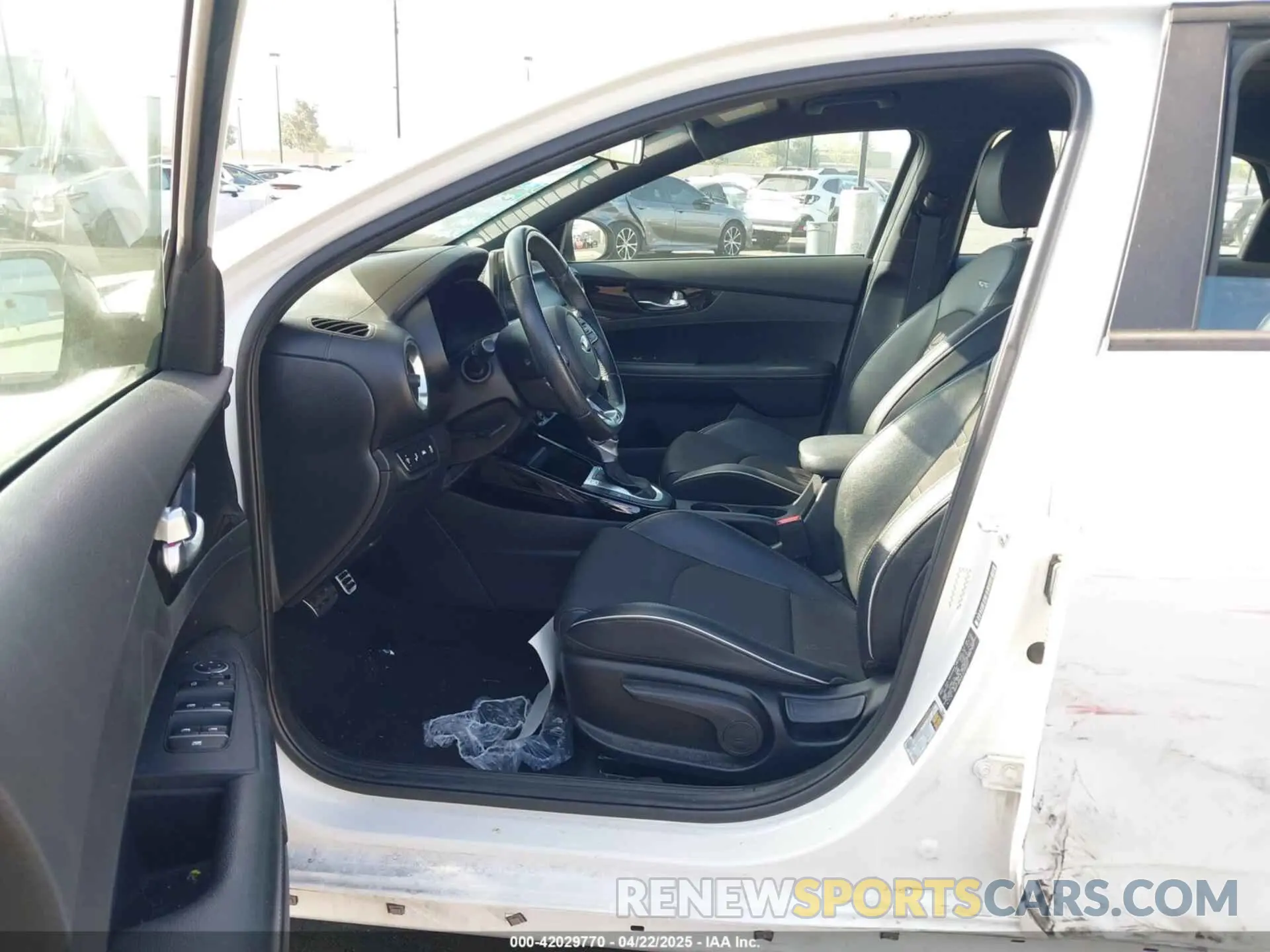 5 Photograph of a damaged car 3KPF34ADXLE256037 KIA FORTE 2020