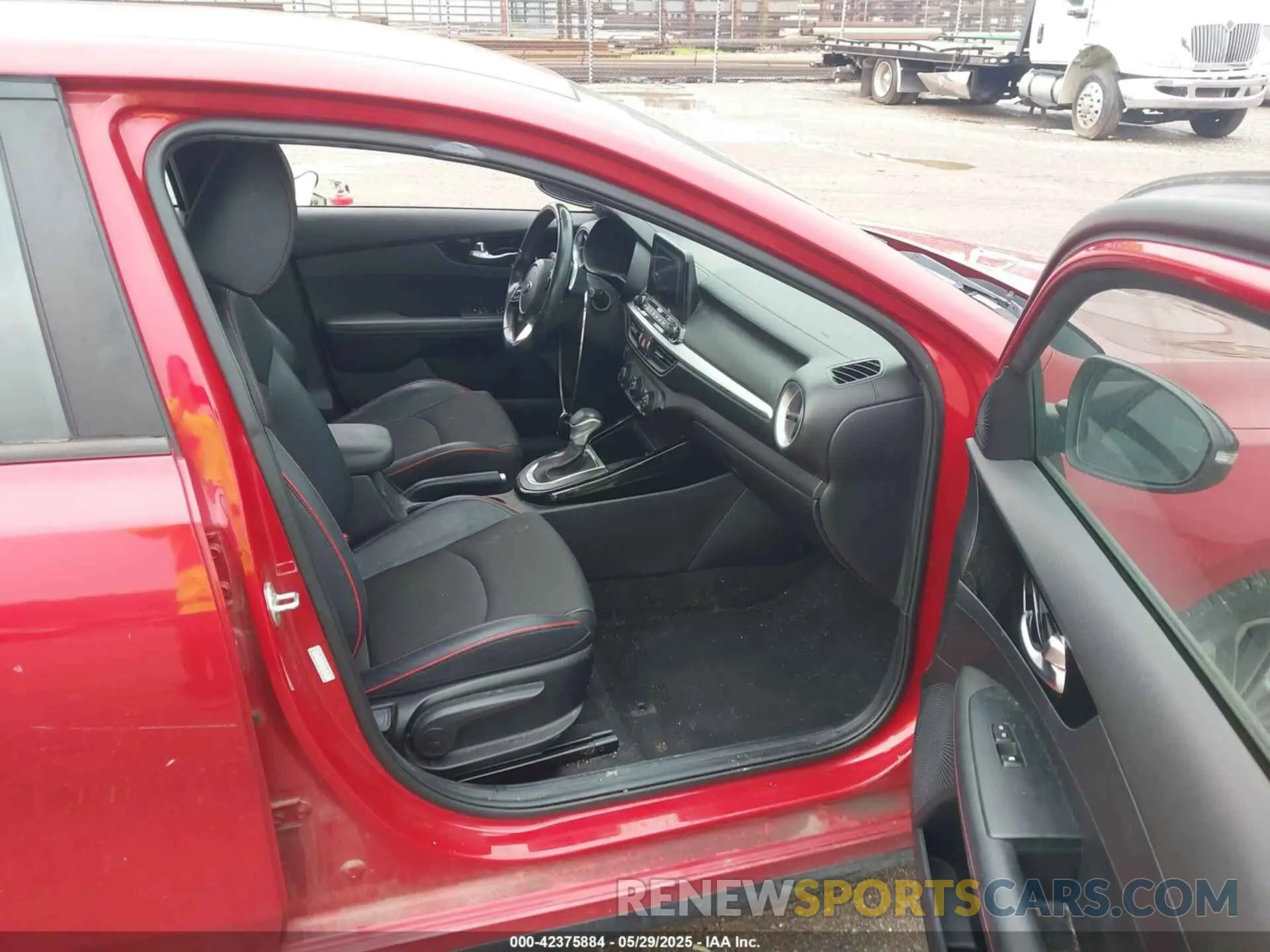 5 Photograph of a damaged car 3KPF44AC0LE226727 KIA FORTE 2020
