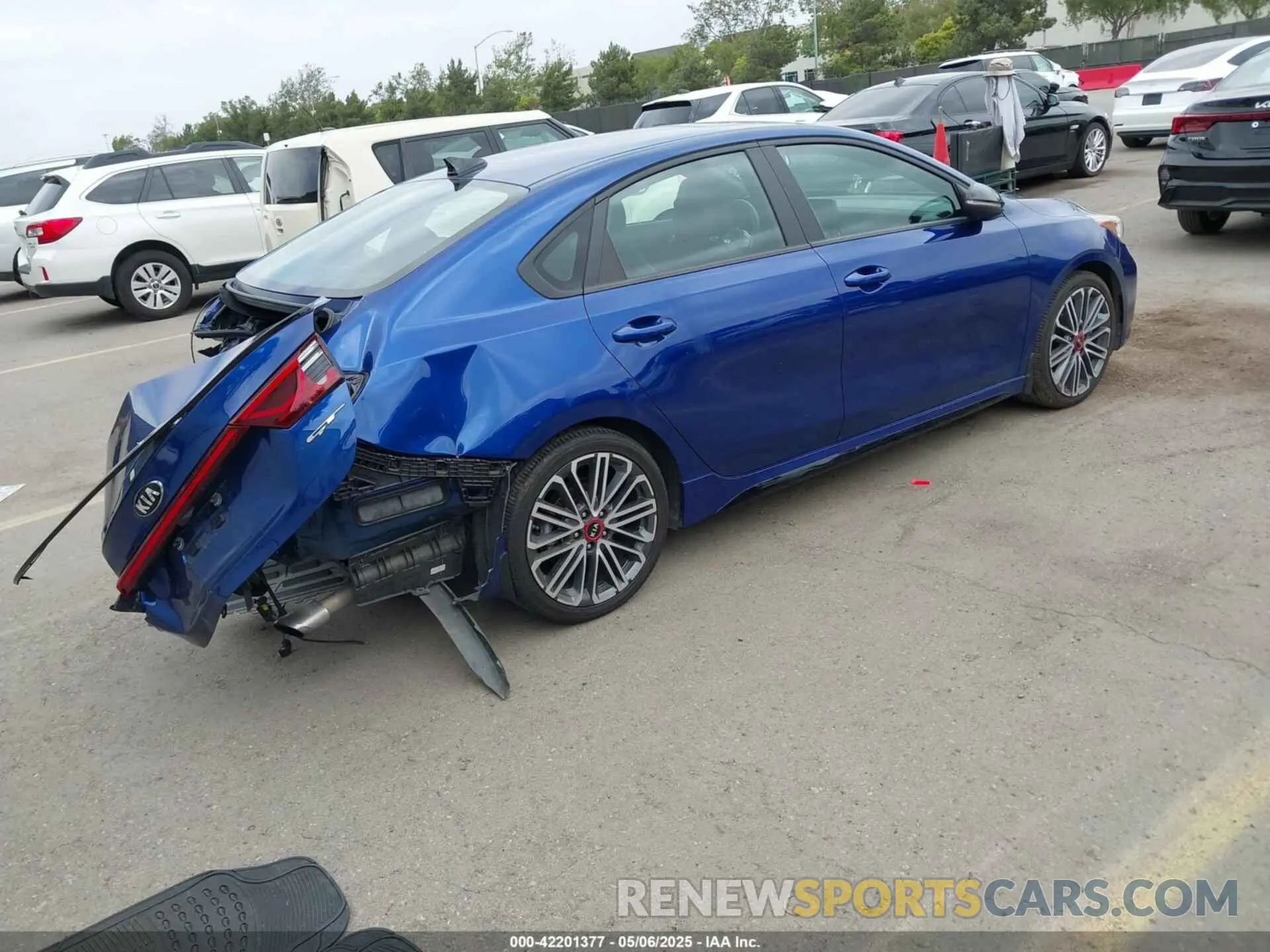 4 Photograph of a damaged car 3KPF44AC6LE175444 KIA FORTE 2020