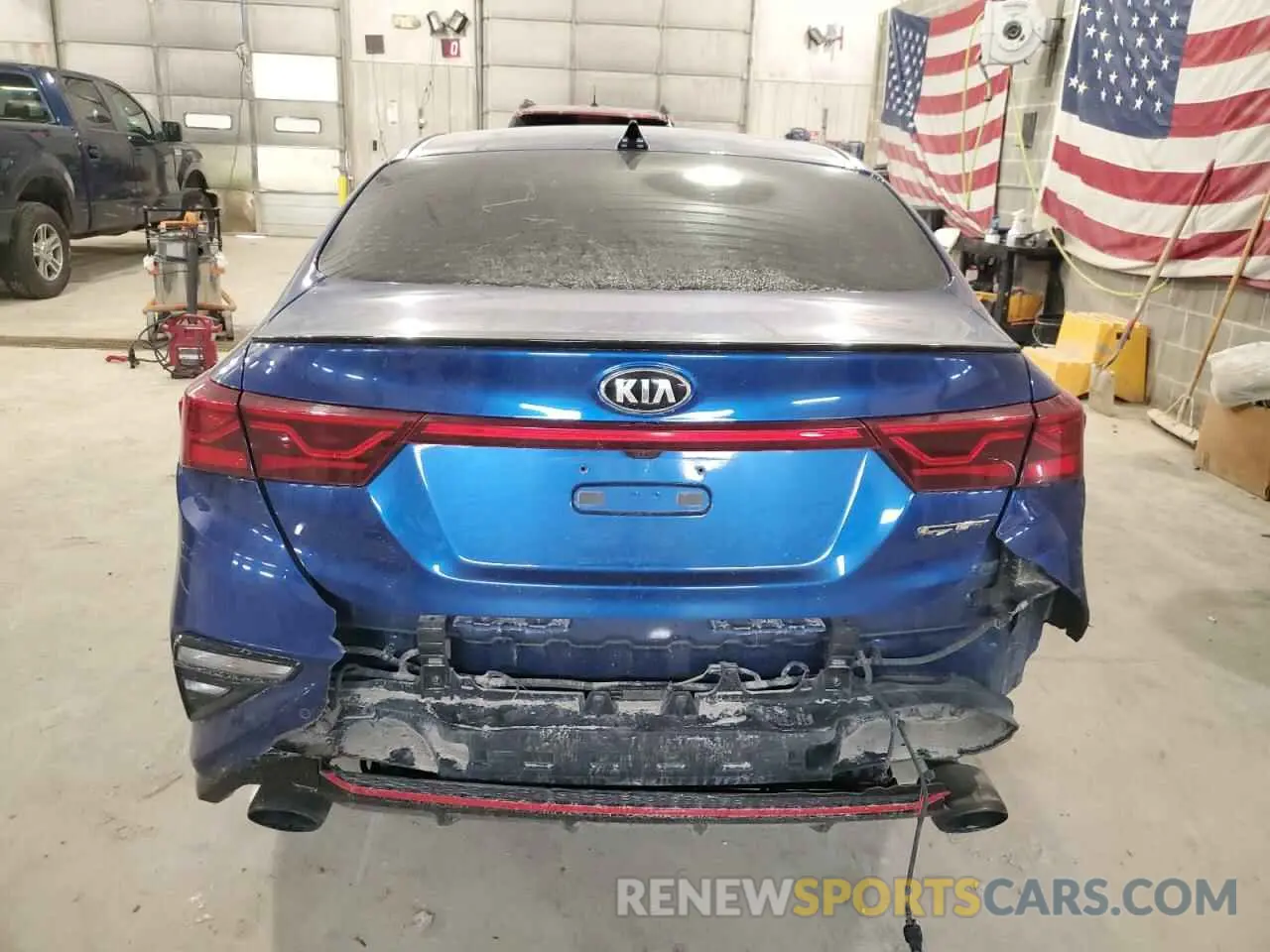 6 Photograph of a damaged car 3KPF44AC6LE183897 KIA FORTE 2020