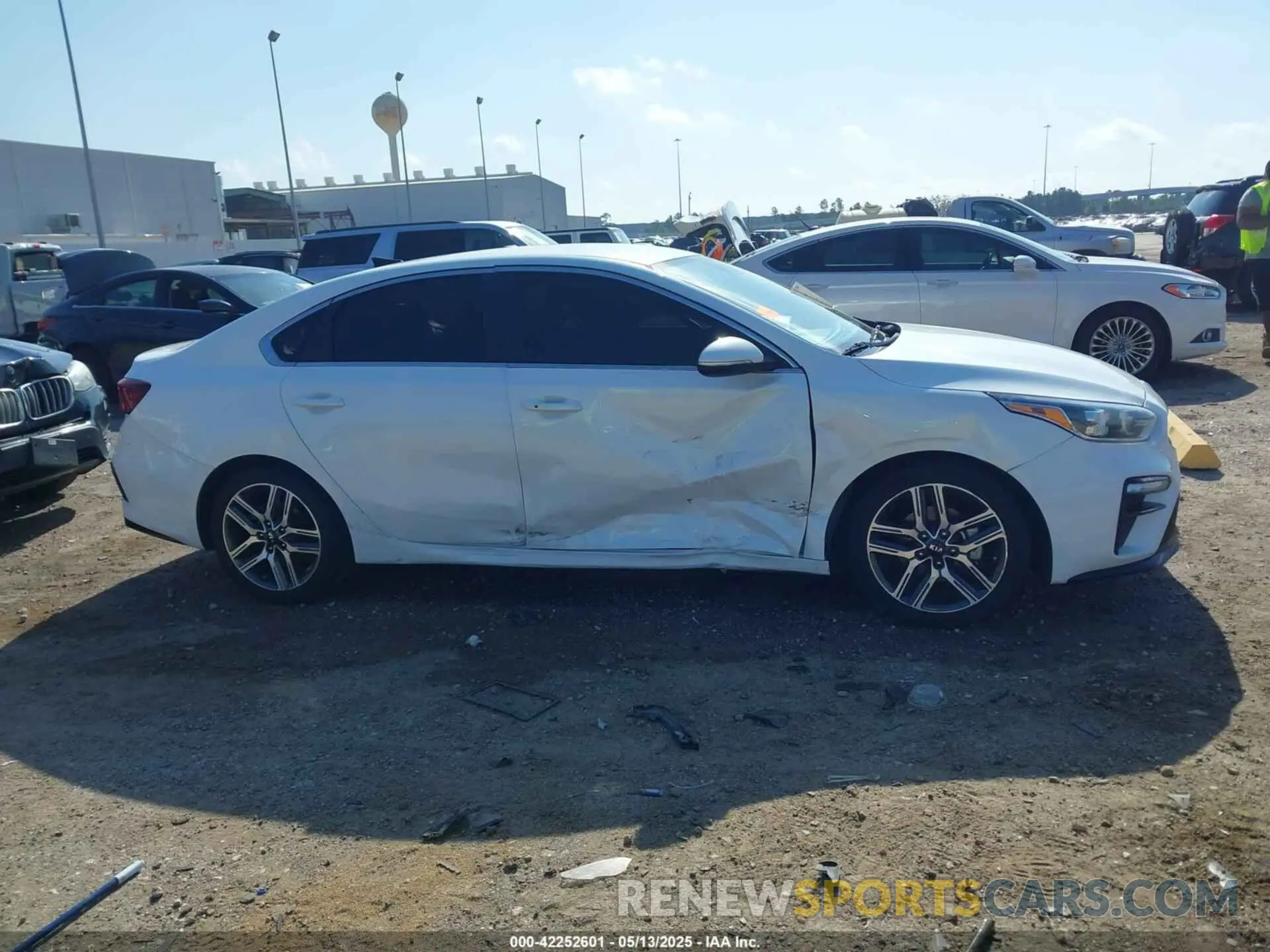 12 Photograph of a damaged car 3KPF54AD0LE244828 KIA FORTE 2020