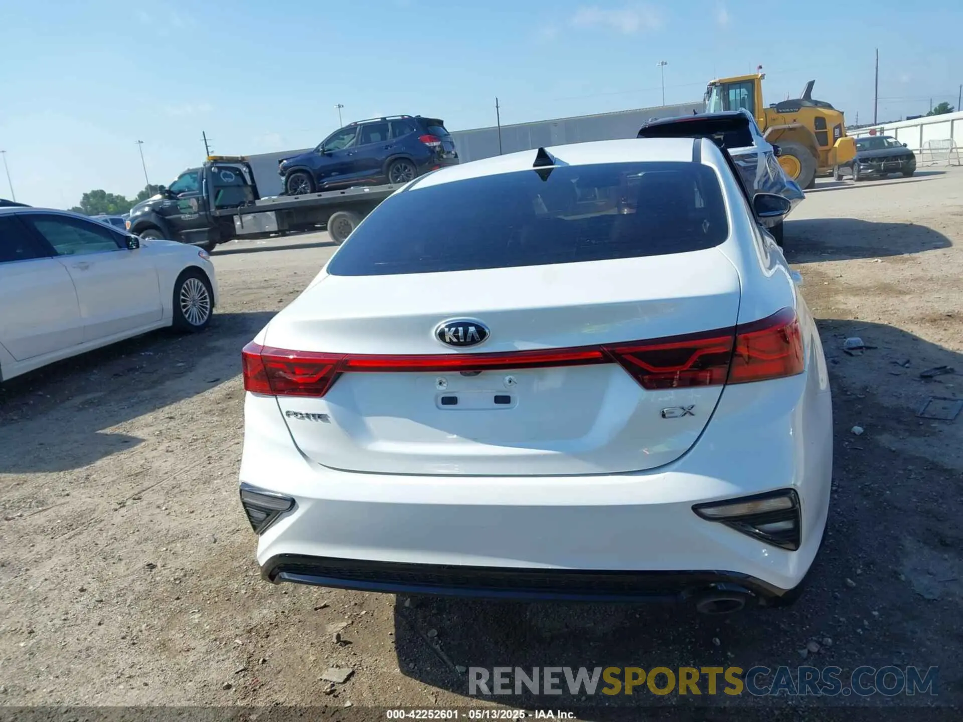 15 Photograph of a damaged car 3KPF54AD0LE244828 KIA FORTE 2020