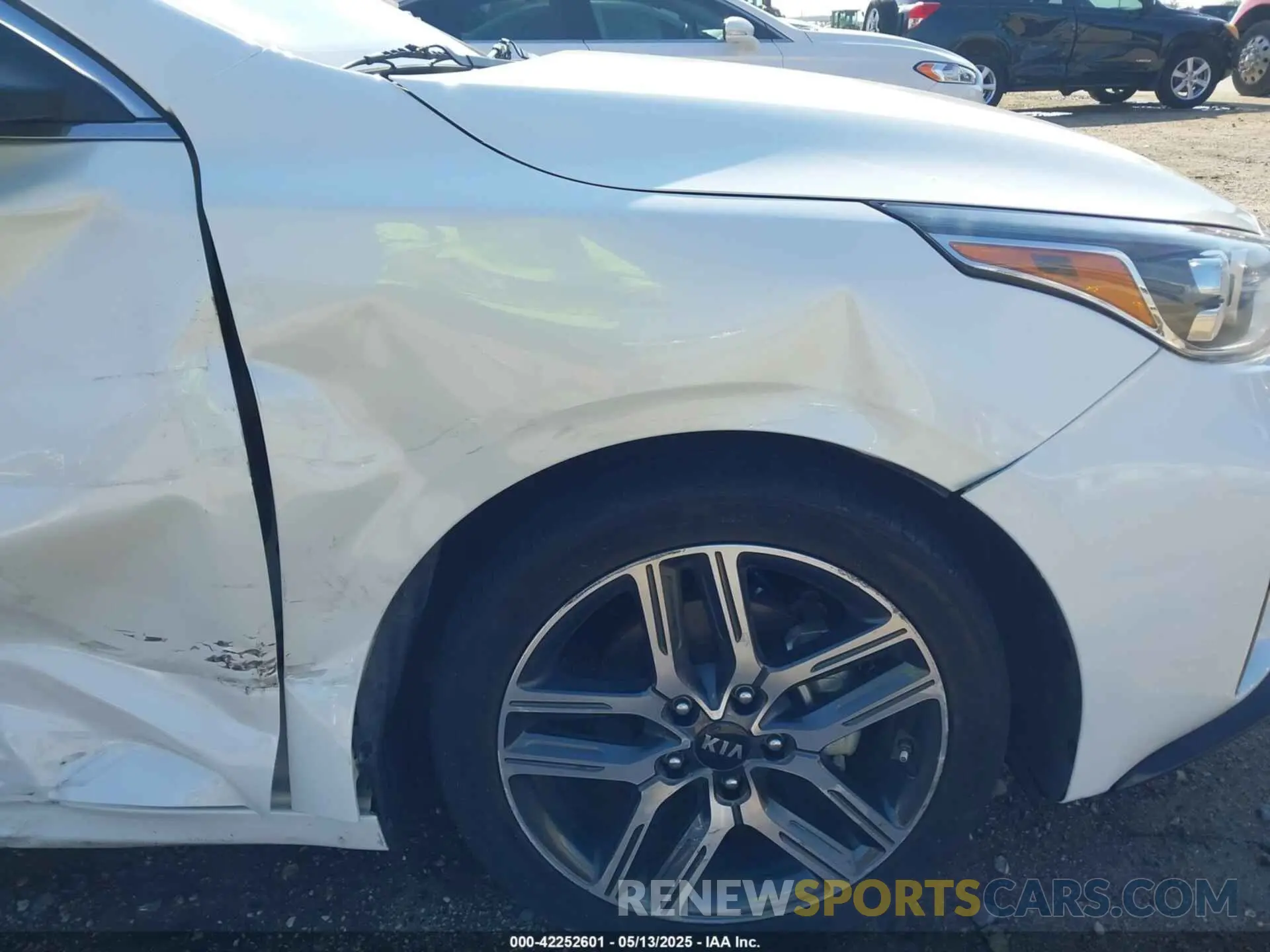 17 Photograph of a damaged car 3KPF54AD0LE244828 KIA FORTE 2020