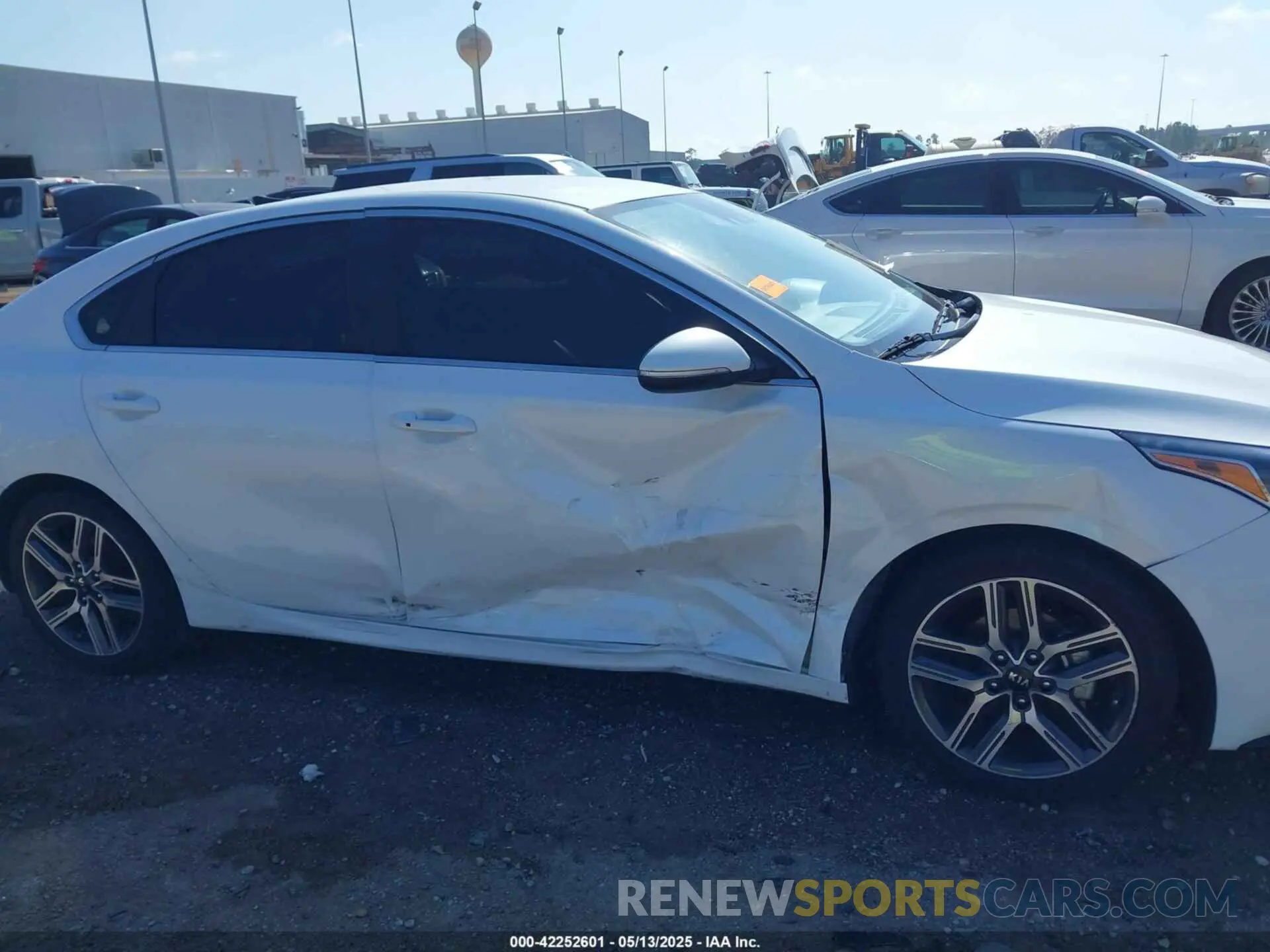 6 Photograph of a damaged car 3KPF54AD0LE244828 KIA FORTE 2020