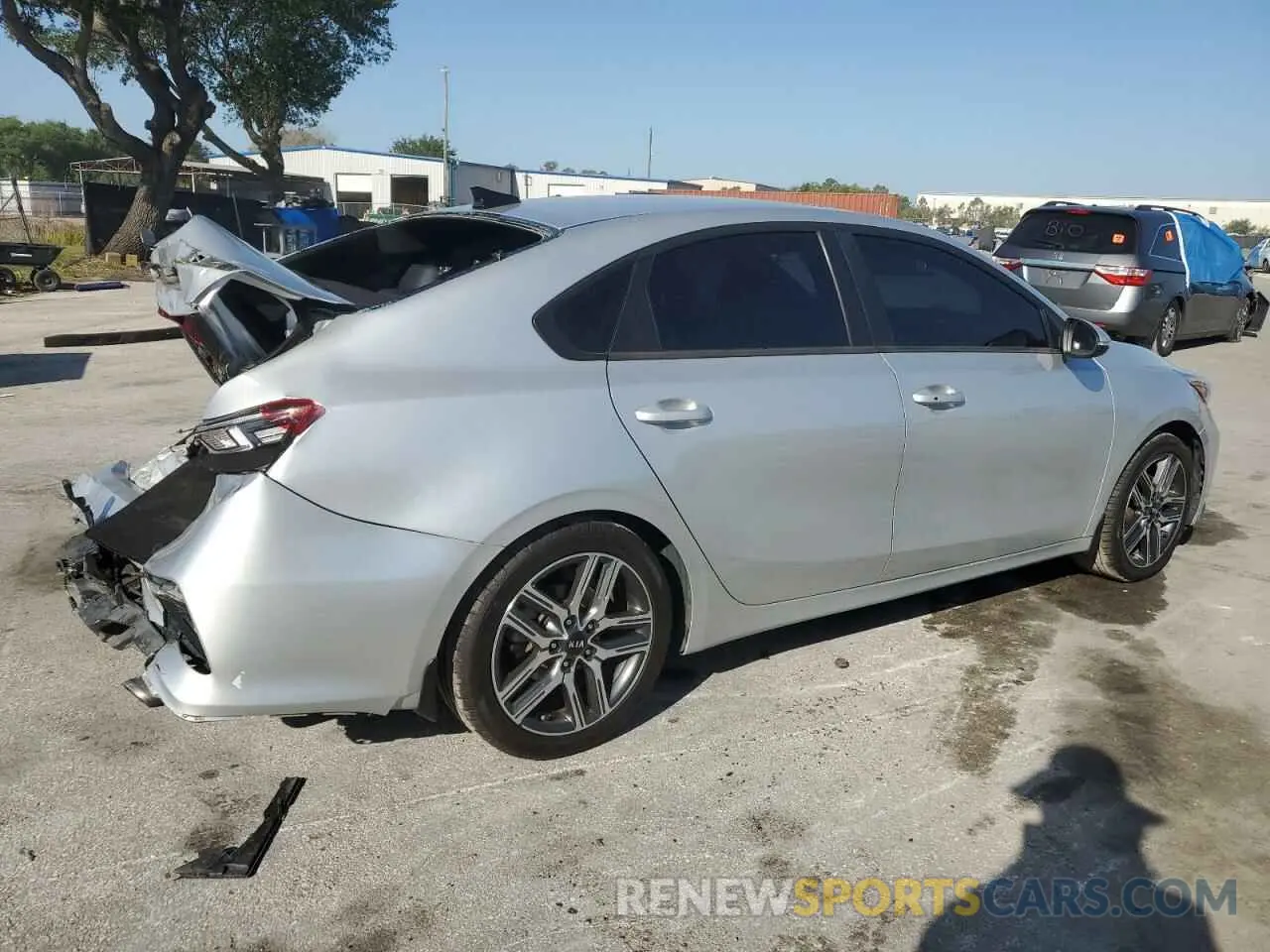 3 Photograph of a damaged car 3KPF54AD1LE208226 KIA FORTE 2020