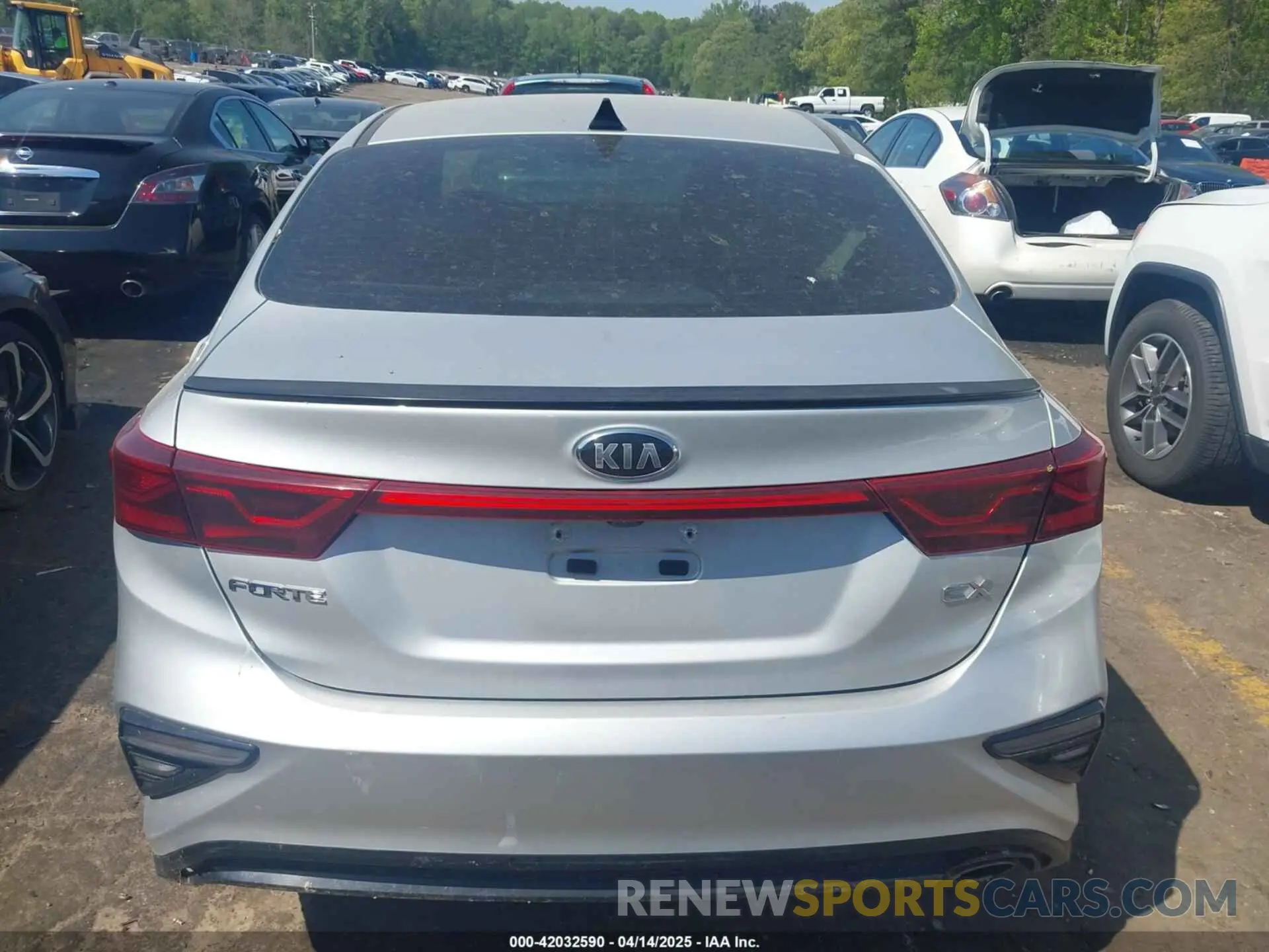 15 Photograph of a damaged car 3KPF54AD2LE209899 KIA FORTE 2020