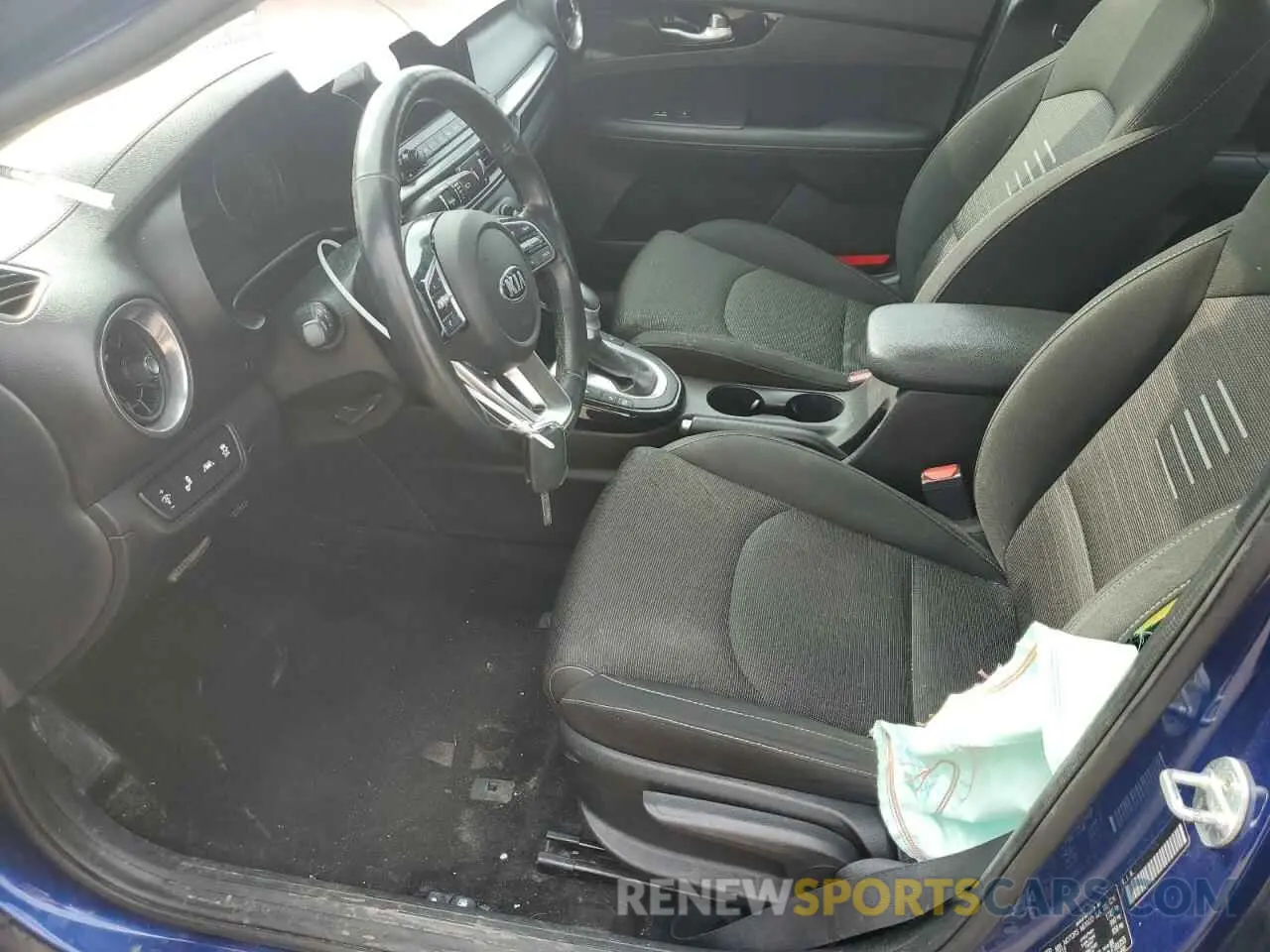 7 Photograph of a damaged car 3KPF54AD3LE181255 KIA FORTE 2020