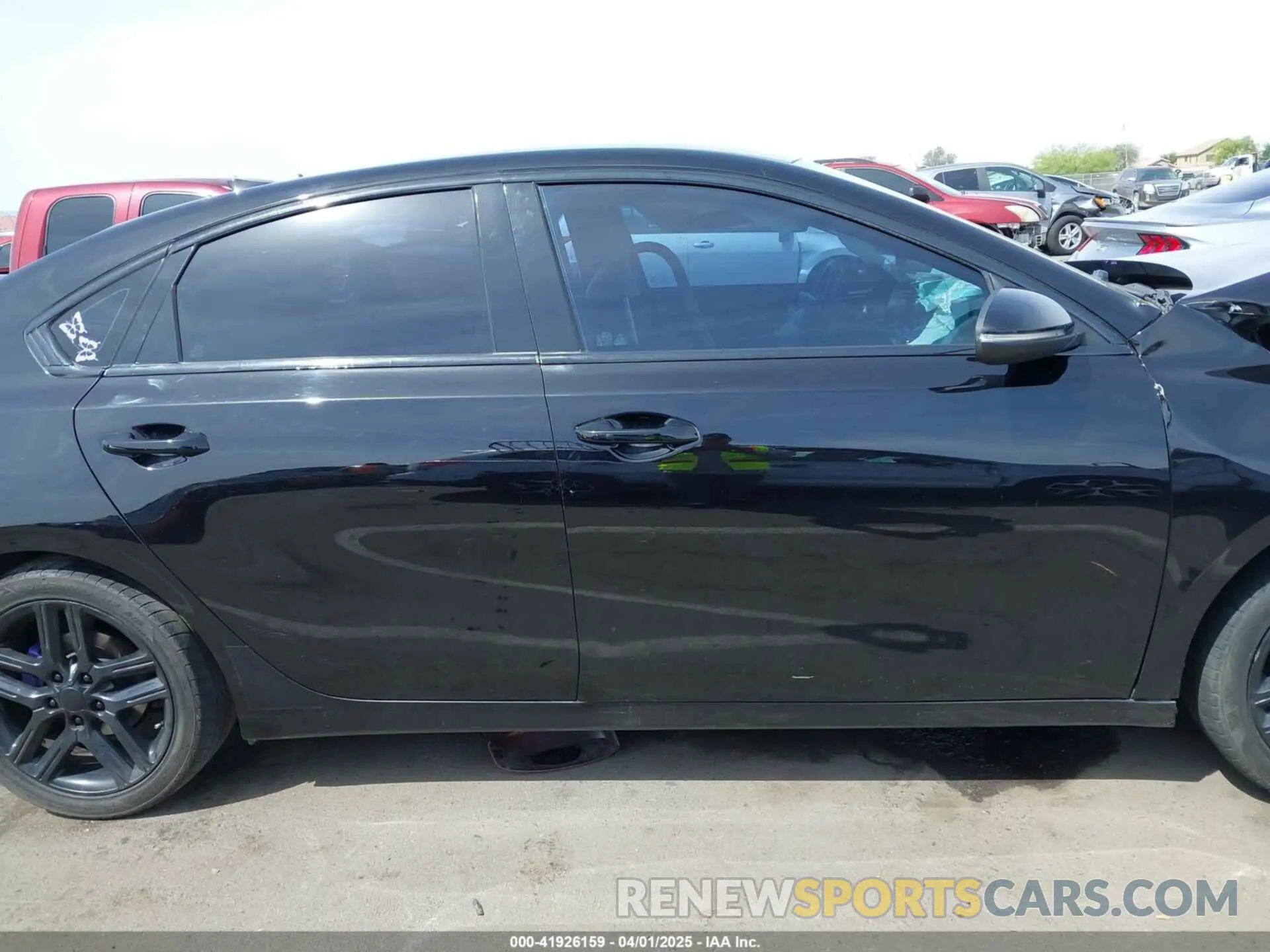 14 Photograph of a damaged car 3KPF54AD3LE190568 KIA FORTE 2020