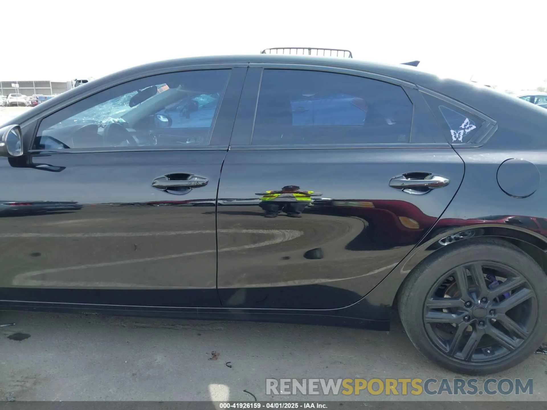 15 Photograph of a damaged car 3KPF54AD3LE190568 KIA FORTE 2020