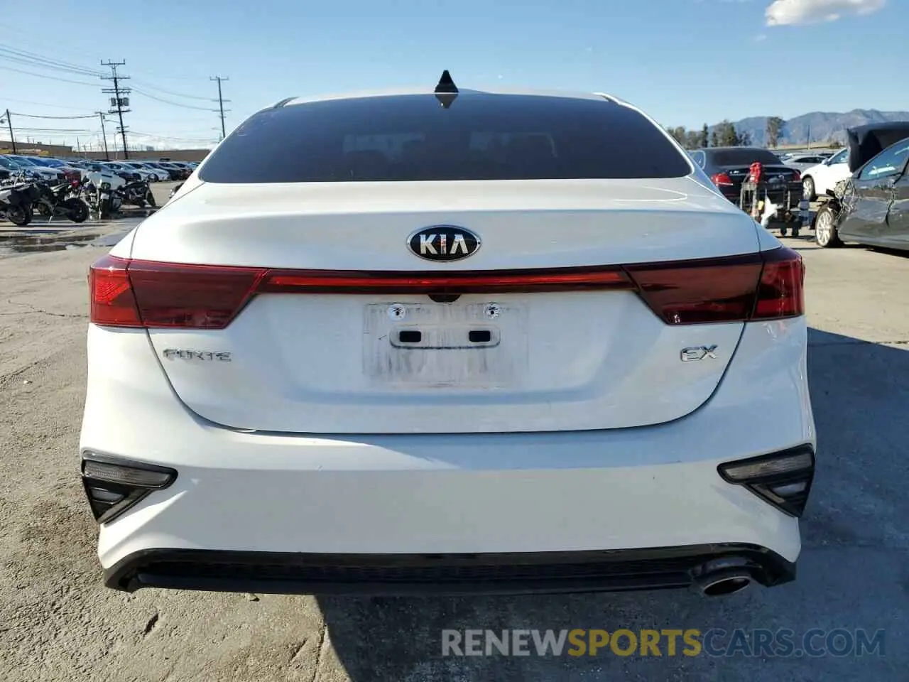 6 Photograph of a damaged car 3KPF54AD4LE253662 KIA FORTE 2020