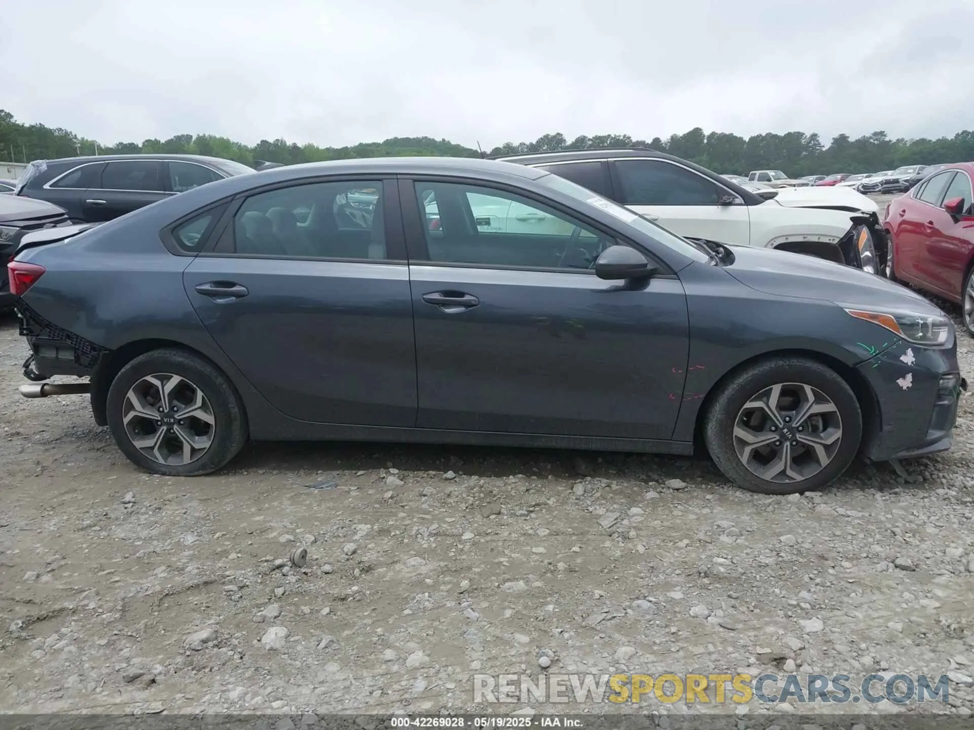 13 Photograph of a damaged car 3KPF24AD0ME279637 KIA FORTE 2021