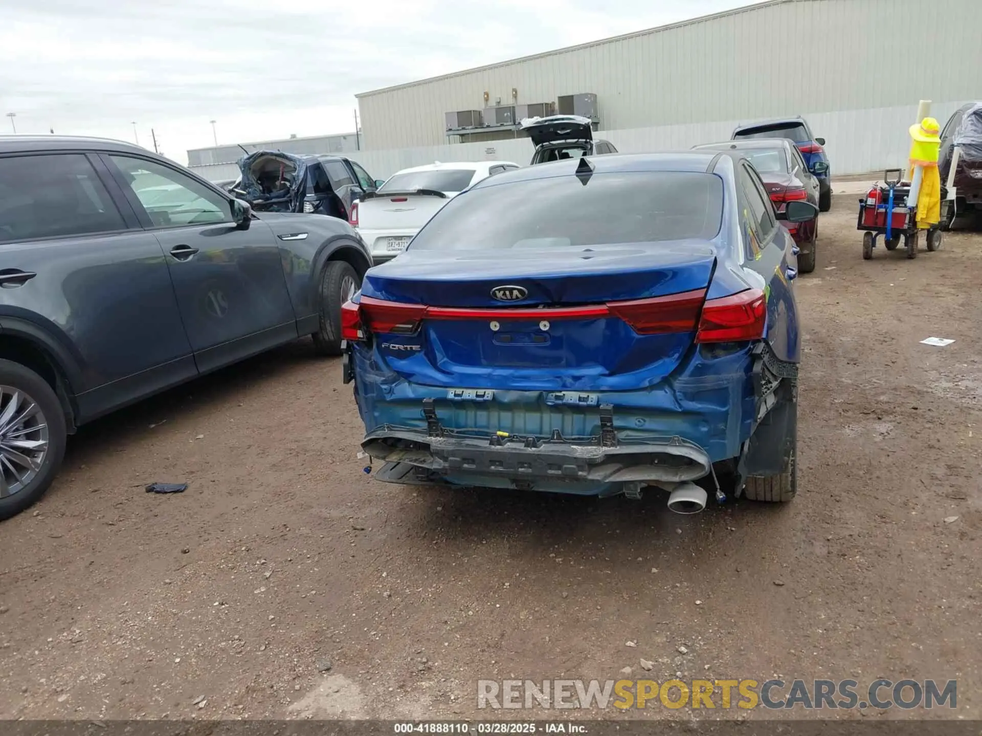 17 Photograph of a damaged car 3KPF24AD0ME288497 KIA FORTE 2021