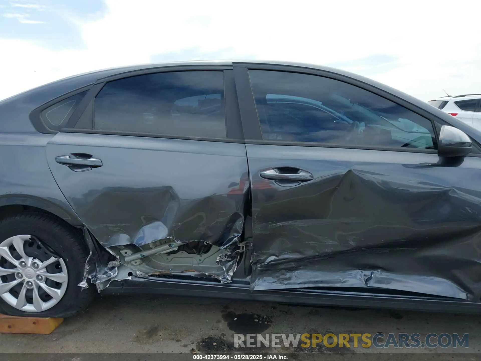 13 Photograph of a damaged car 3KPF24AD0ME300230 KIA FORTE 2021
