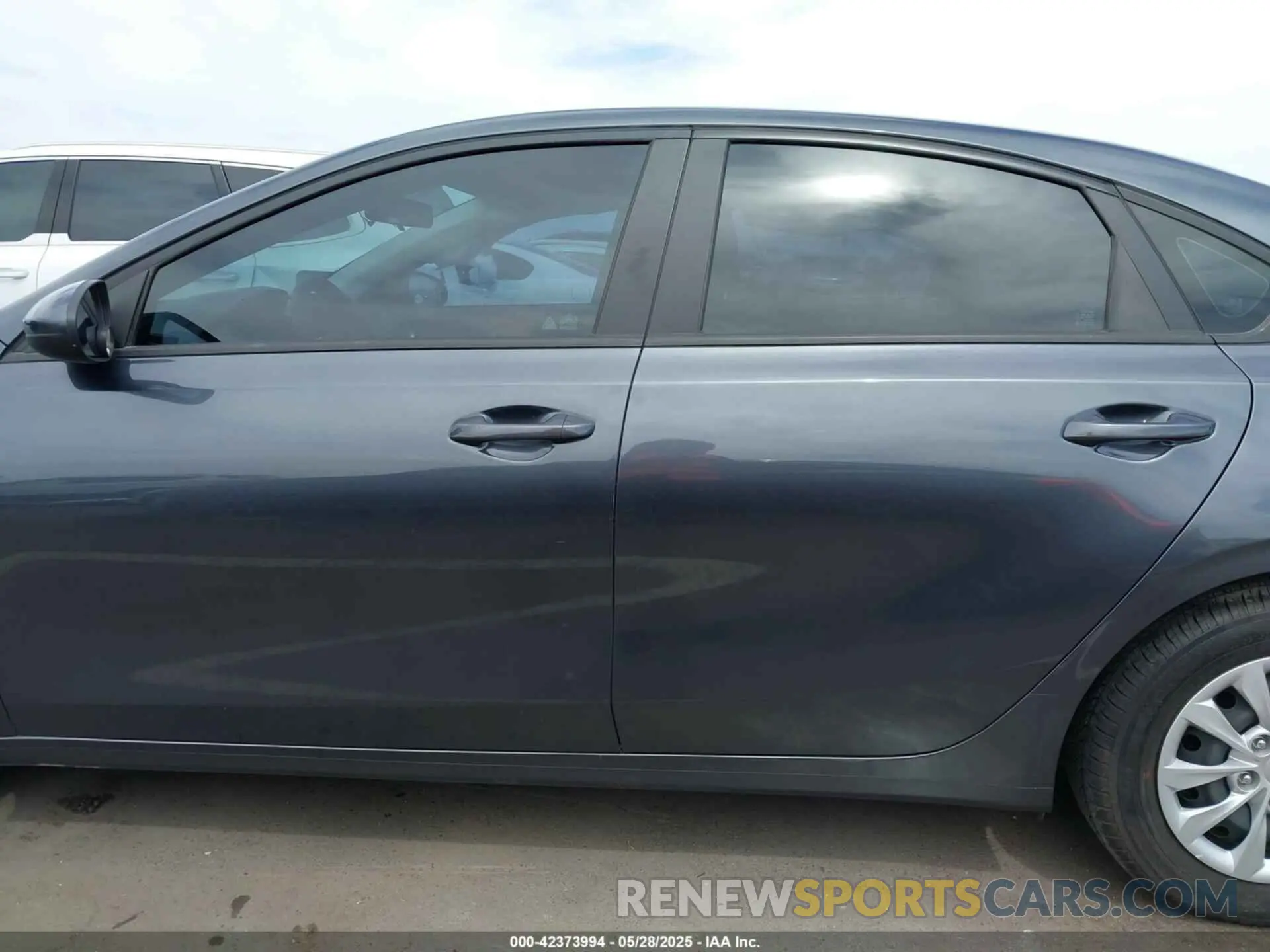 14 Photograph of a damaged car 3KPF24AD0ME300230 KIA FORTE 2021