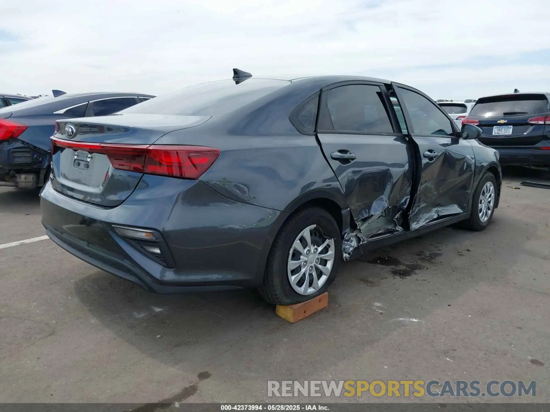 4 Photograph of a damaged car 3KPF24AD0ME300230 KIA FORTE 2021