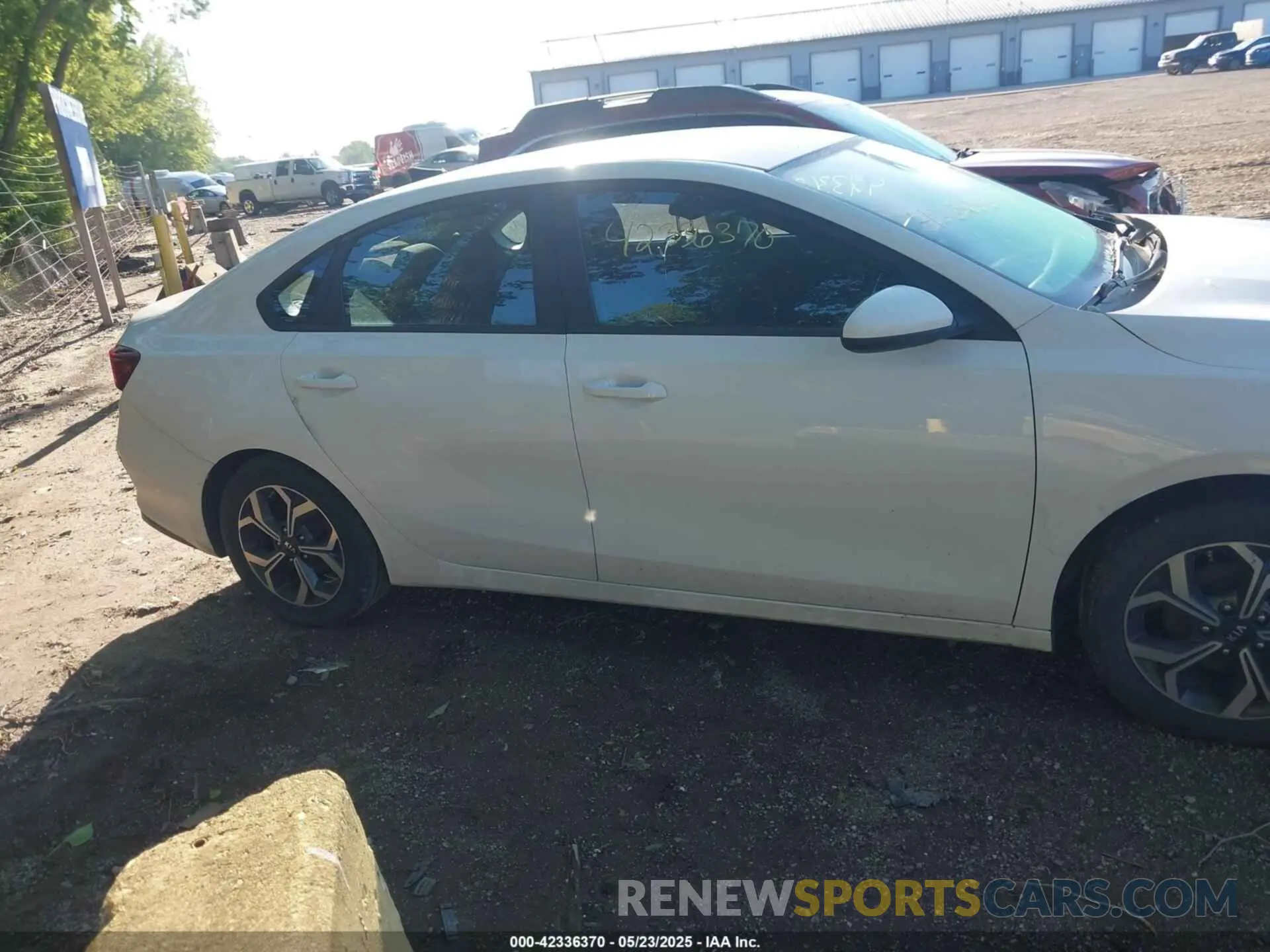 14 Photograph of a damaged car 3KPF24AD0ME304231 KIA FORTE 2021