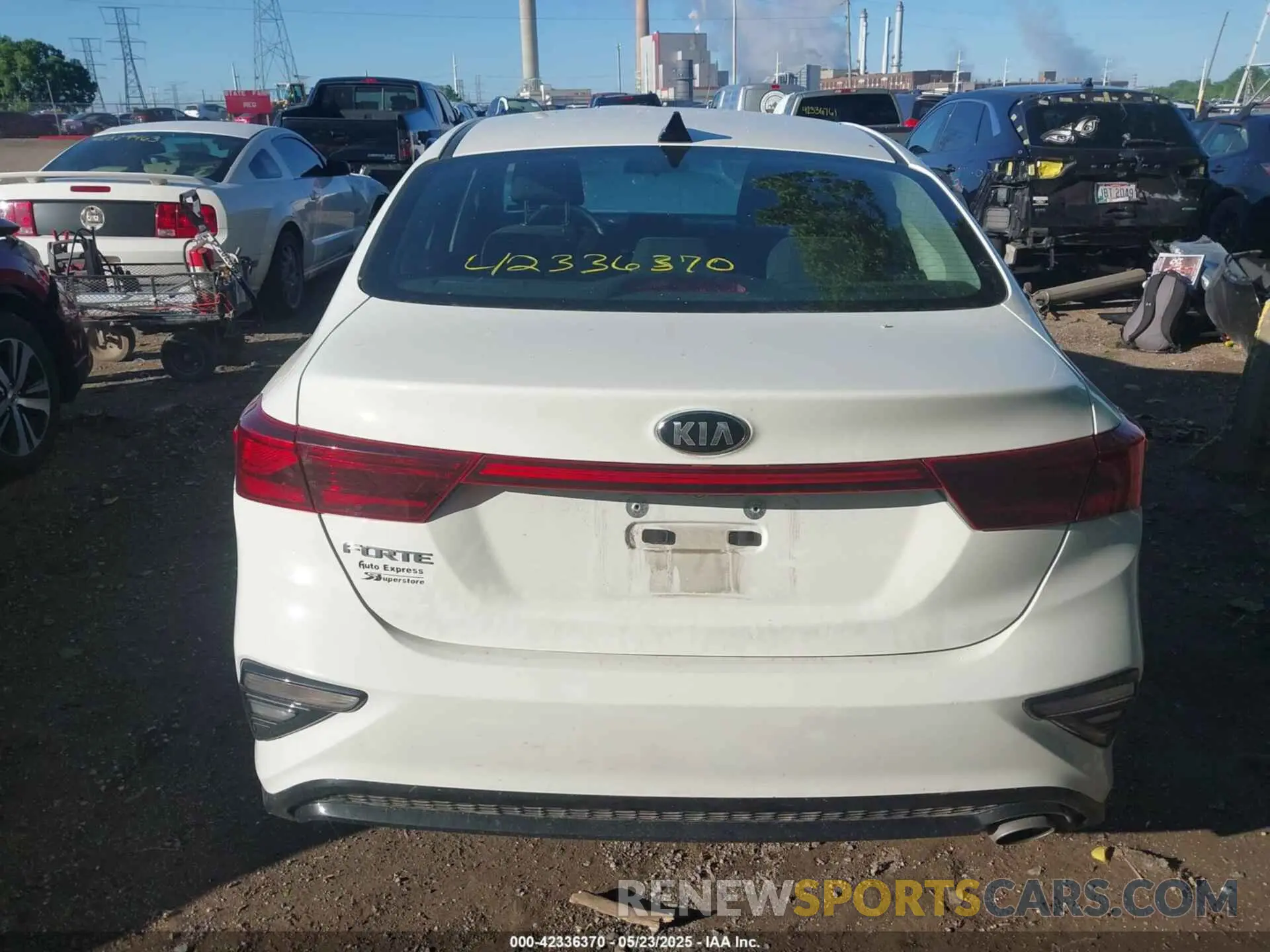 17 Photograph of a damaged car 3KPF24AD0ME304231 KIA FORTE 2021