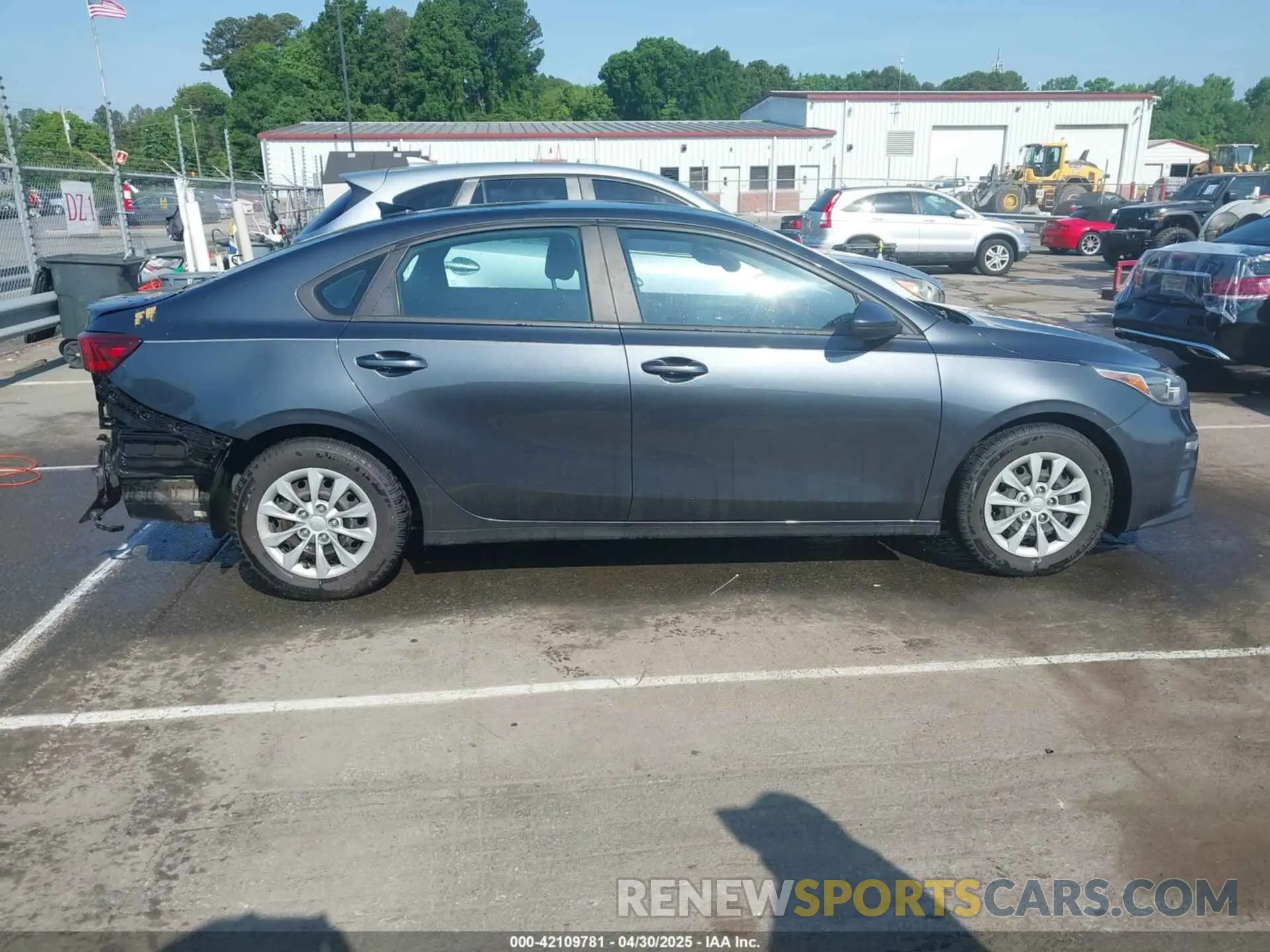 13 Photograph of a damaged car 3KPF24AD0ME322311 KIA FORTE 2021