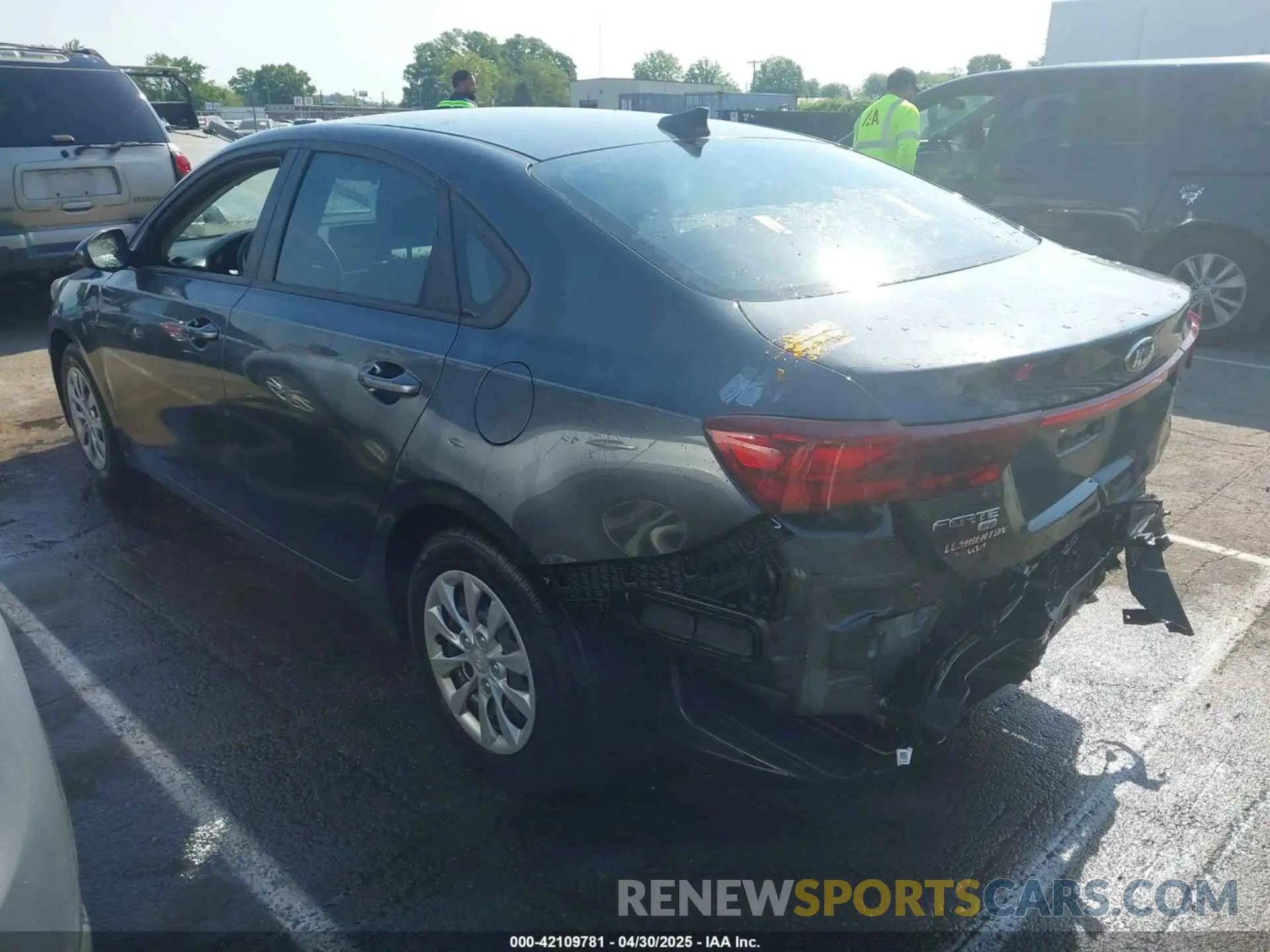 14 Photograph of a damaged car 3KPF24AD0ME322311 KIA FORTE 2021