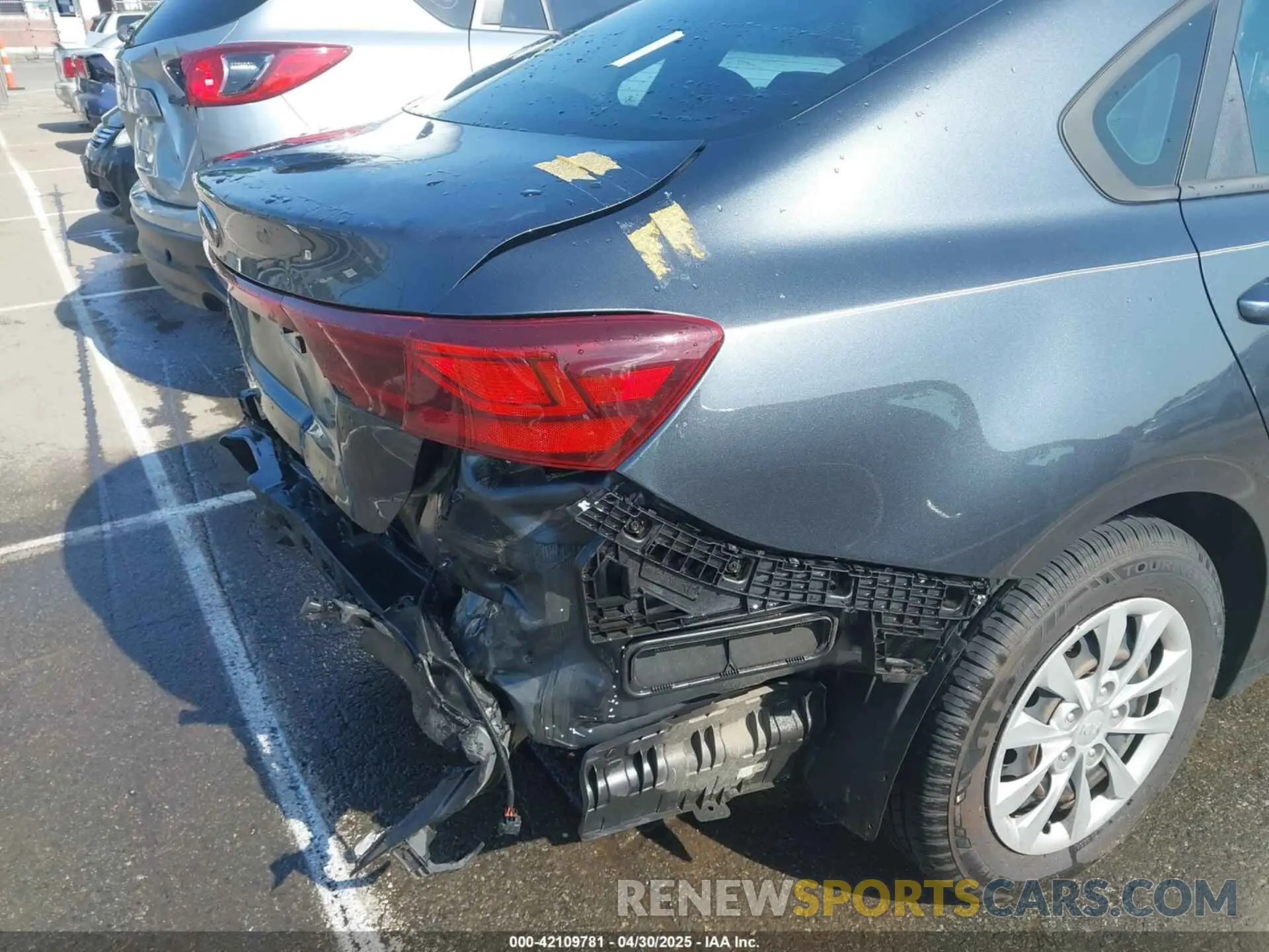 18 Photograph of a damaged car 3KPF24AD0ME322311 KIA FORTE 2021