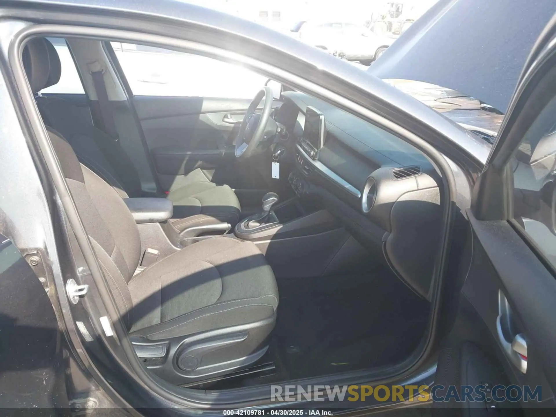 5 Photograph of a damaged car 3KPF24AD0ME322311 KIA FORTE 2021