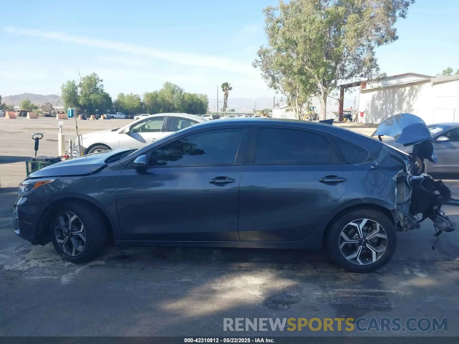 14 Photograph of a damaged car 3KPF24AD0ME329971 KIA FORTE 2021