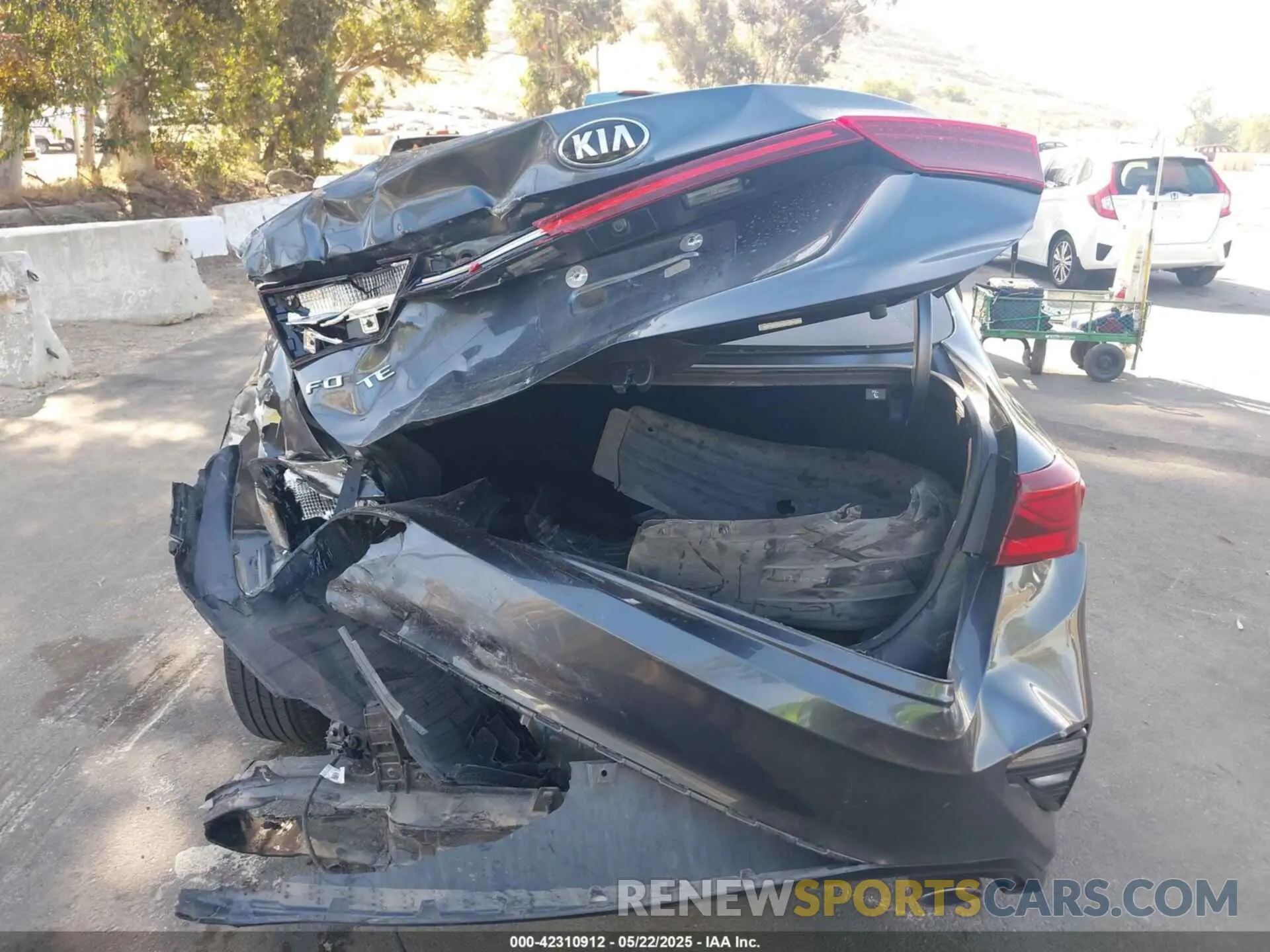 16 Photograph of a damaged car 3KPF24AD0ME329971 KIA FORTE 2021
