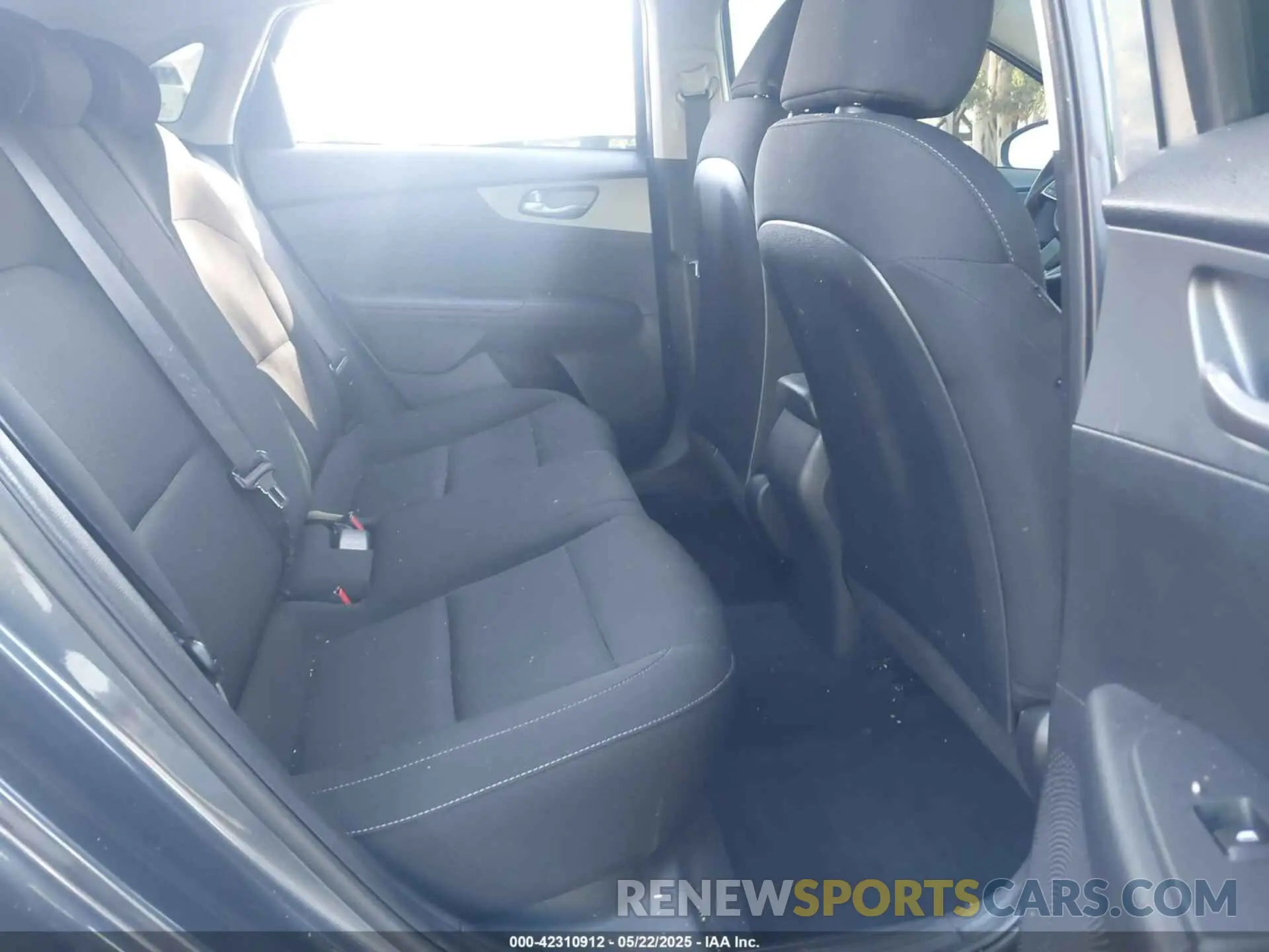 8 Photograph of a damaged car 3KPF24AD0ME329971 KIA FORTE 2021