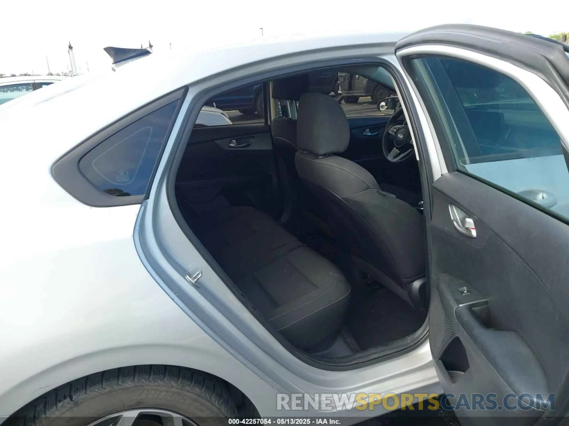 8 Photograph of a damaged car 3KPF24AD0ME334880 KIA FORTE 2021