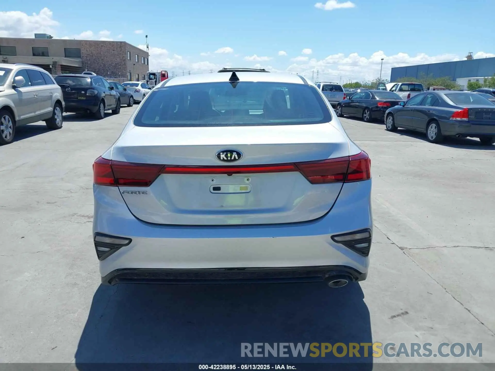 17 Photograph of a damaged car 3KPF24AD0ME349234 KIA FORTE 2021