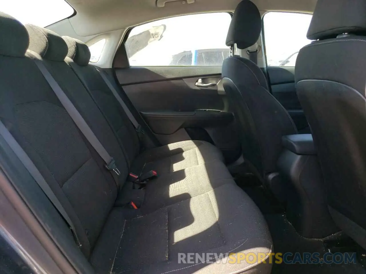 10 Photograph of a damaged car 3KPF24AD0ME361061 KIA FORTE 2021