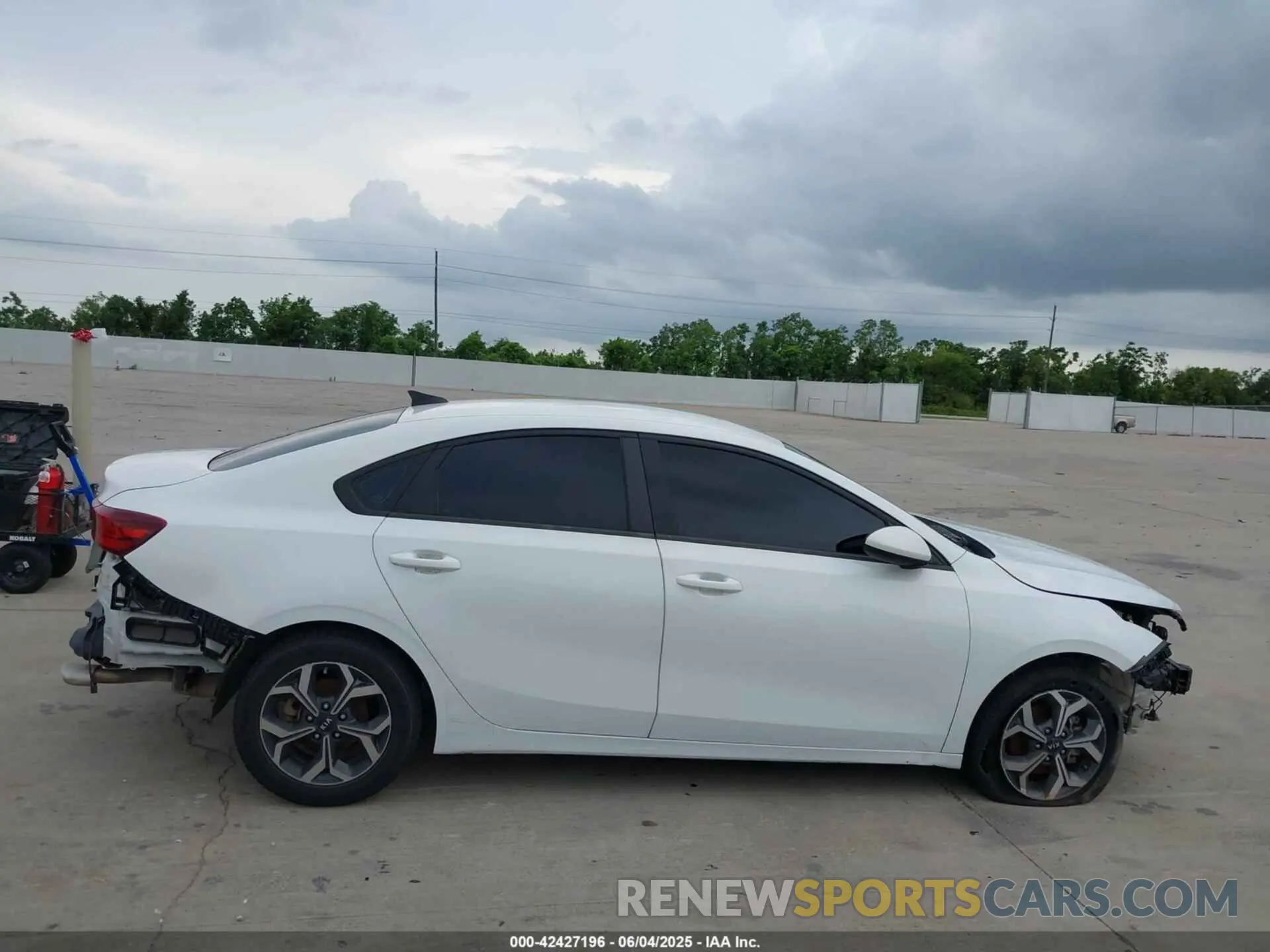 12 Photograph of a damaged car 3KPF24AD0ME361786 KIA FORTE 2021