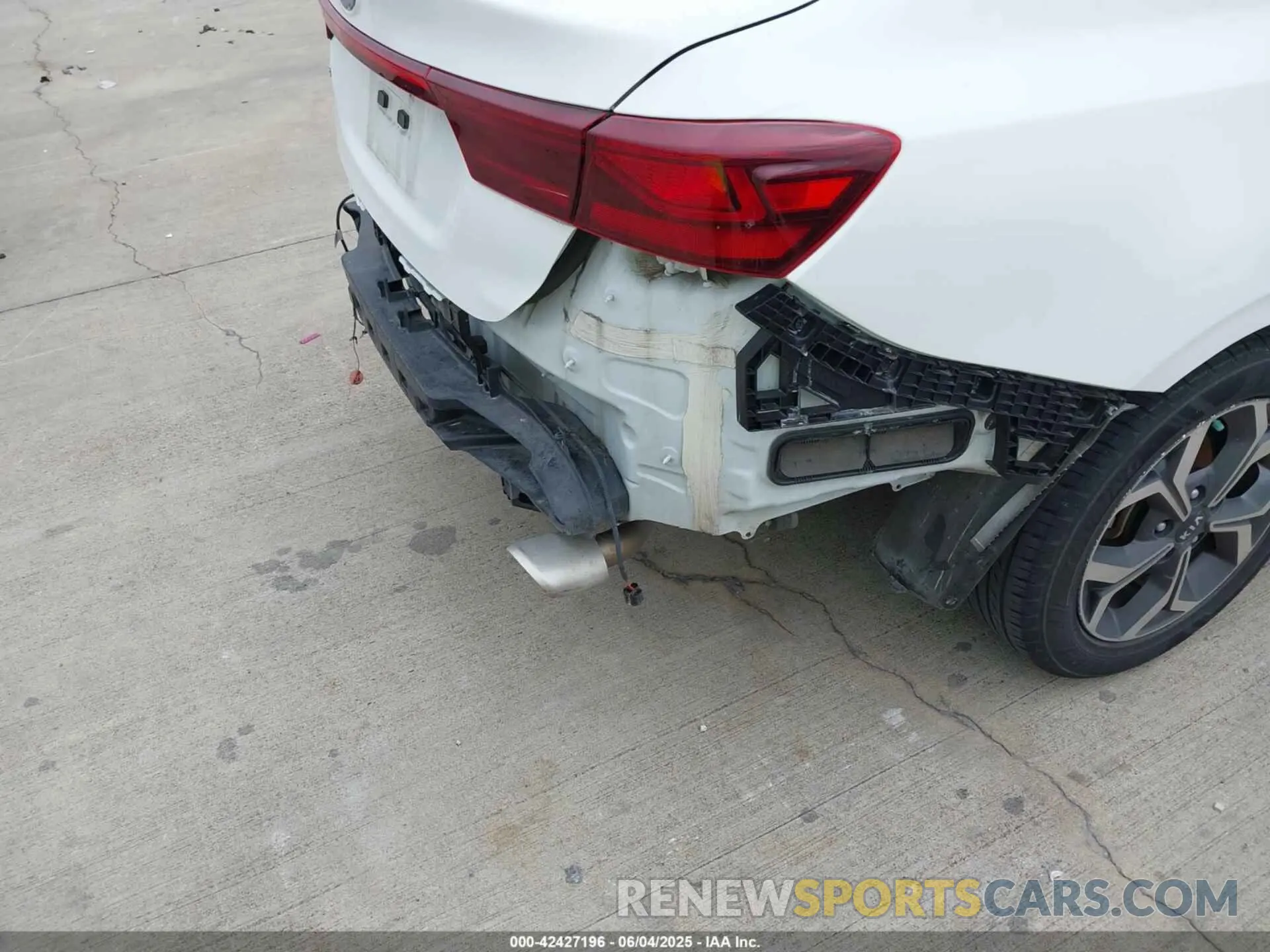 16 Photograph of a damaged car 3KPF24AD0ME361786 KIA FORTE 2021