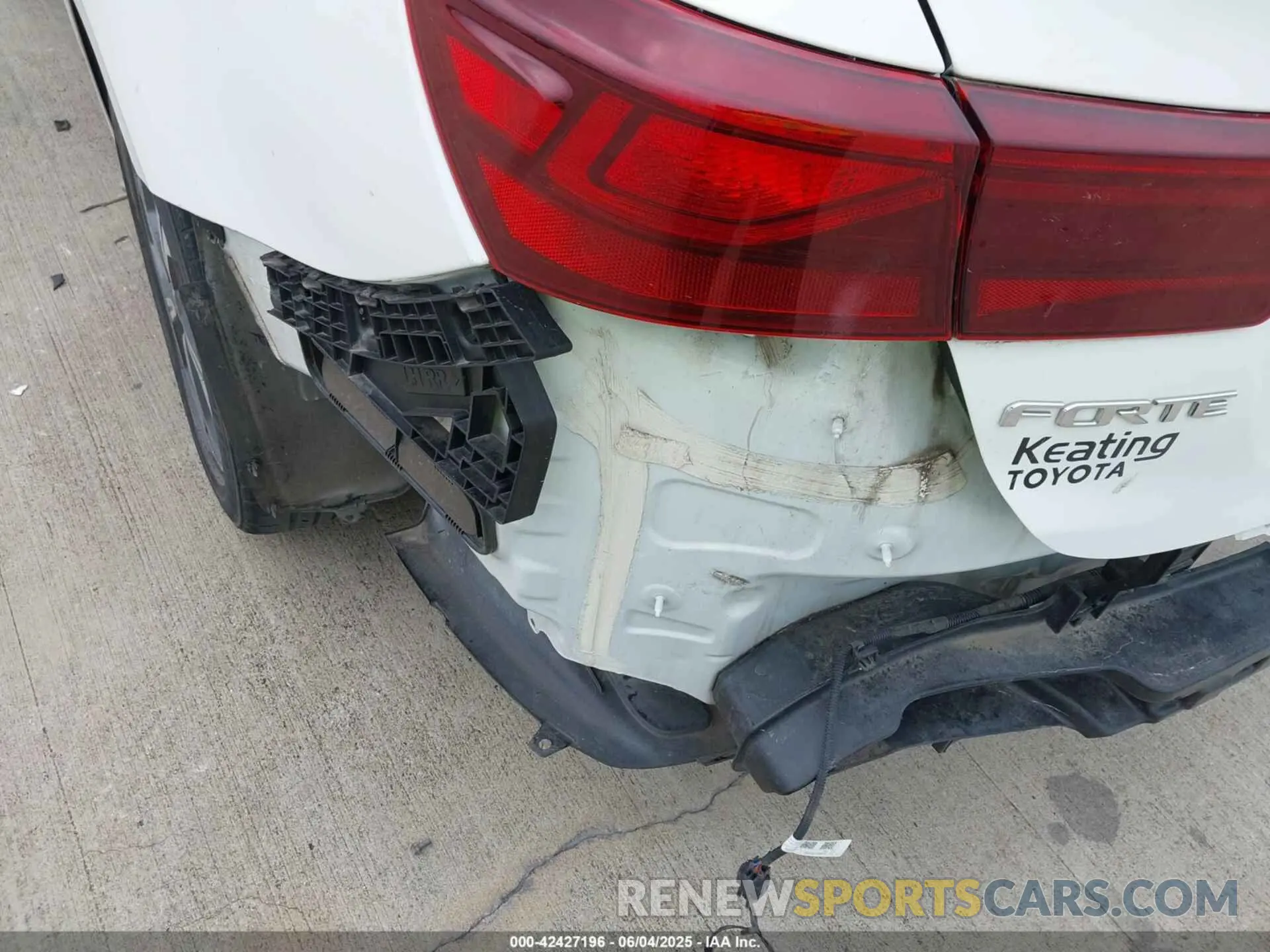 17 Photograph of a damaged car 3KPF24AD0ME361786 KIA FORTE 2021
