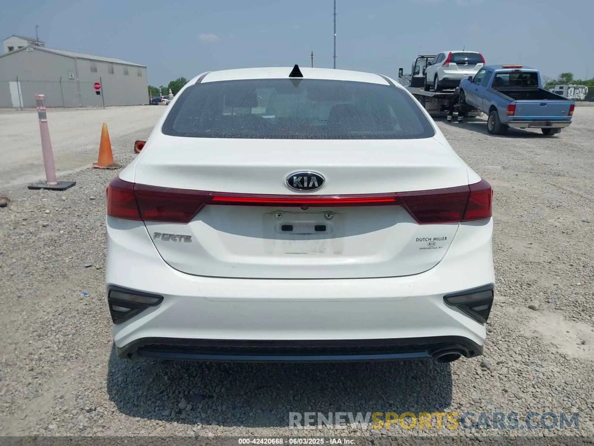 16 Photograph of a damaged car 3KPF24AD0ME364882 KIA FORTE 2021
