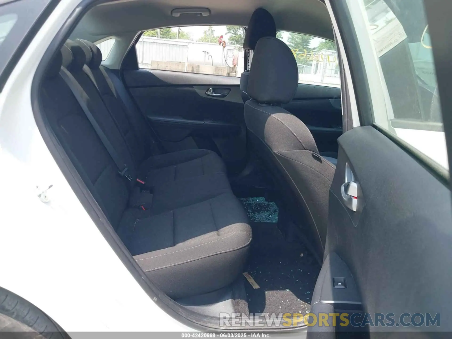 8 Photograph of a damaged car 3KPF24AD0ME364882 KIA FORTE 2021