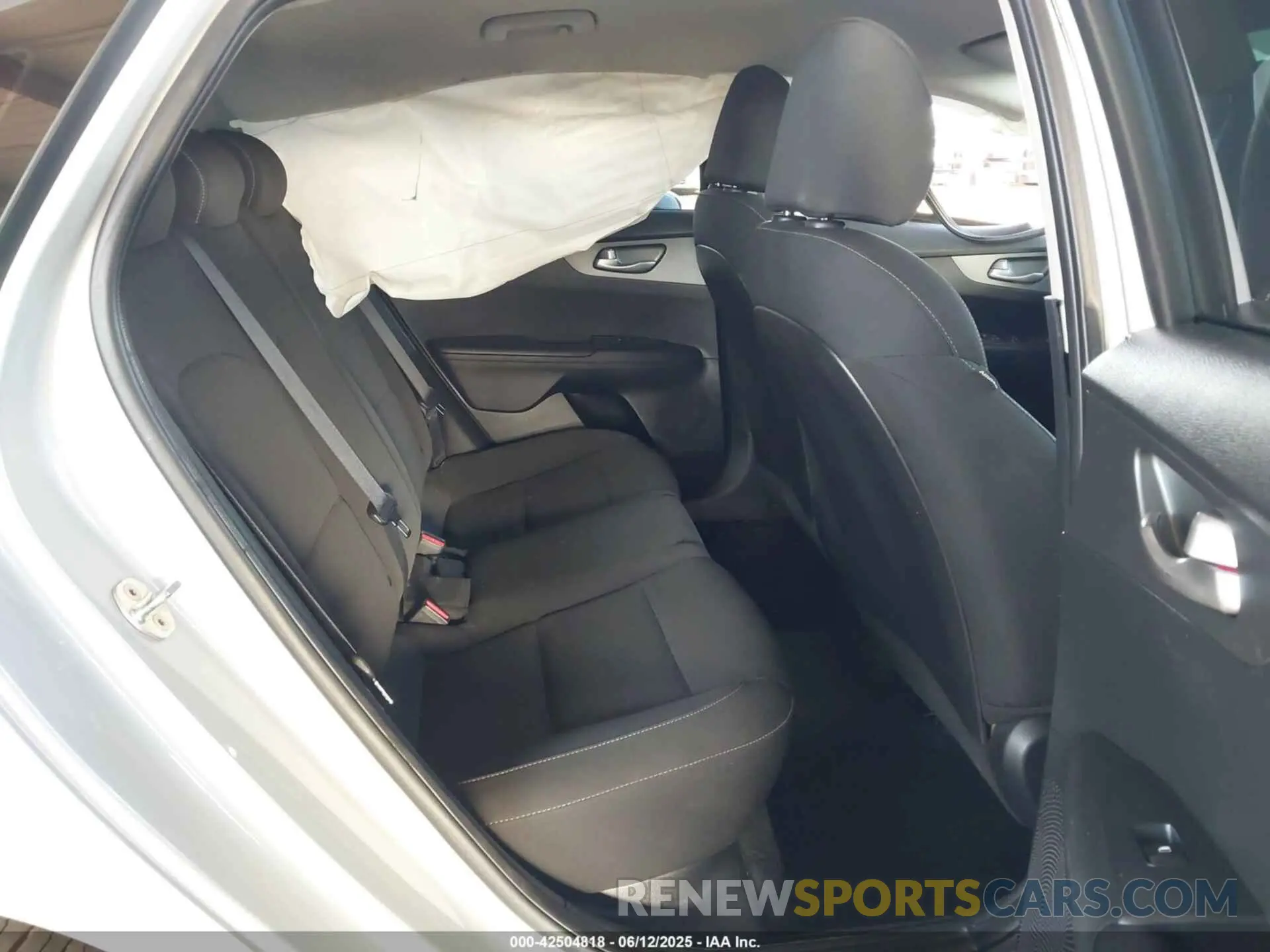 8 Photograph of a damaged car 3KPF24AD1ME278979 KIA FORTE 2021