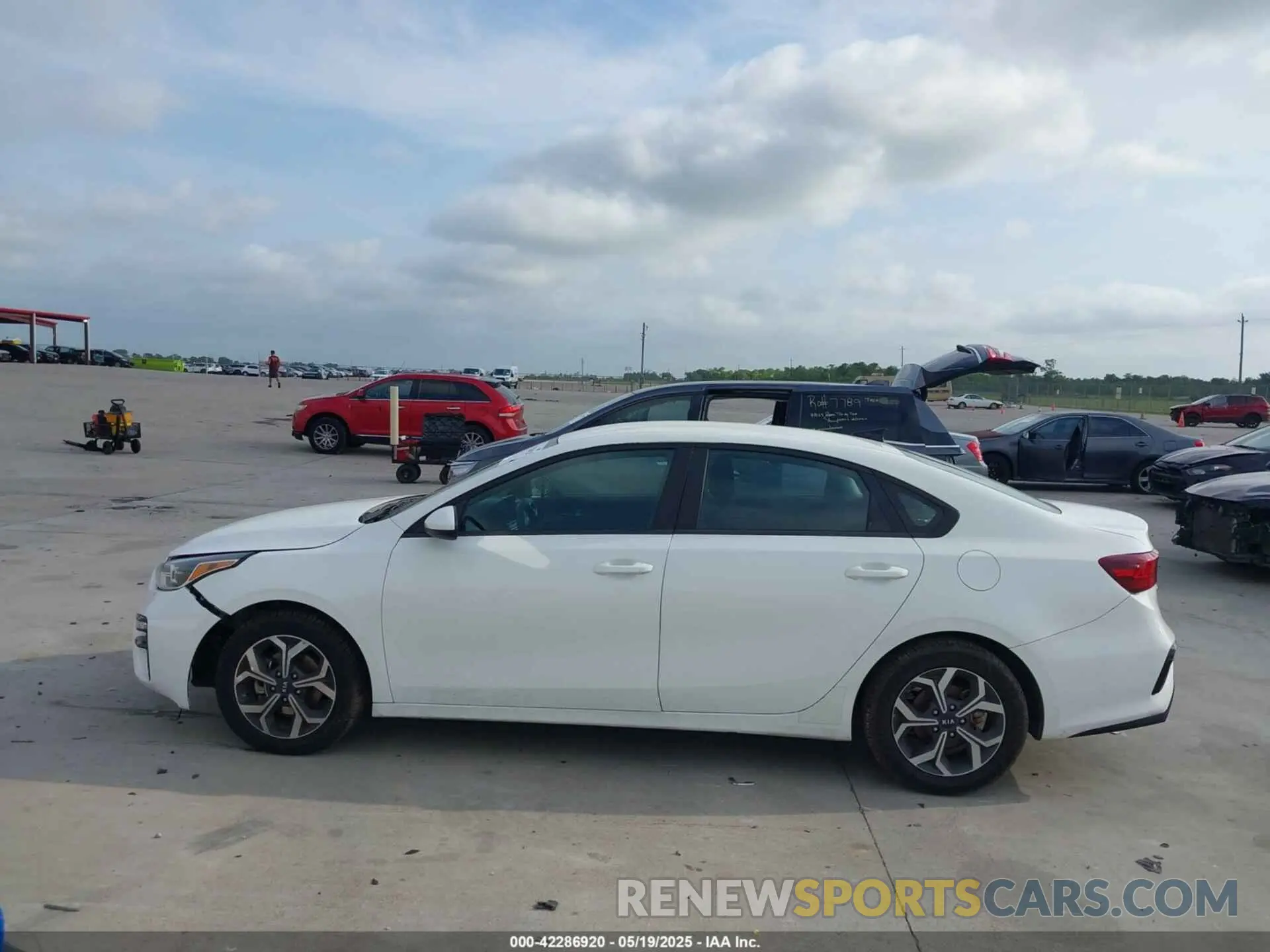 14 Photograph of a damaged car 3KPF24AD1ME315531 KIA FORTE 2021