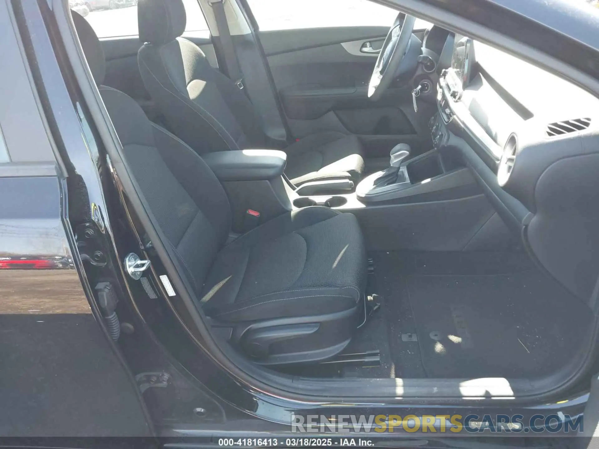 5 Photograph of a damaged car 3KPF24AD1ME326593 KIA FORTE 2021