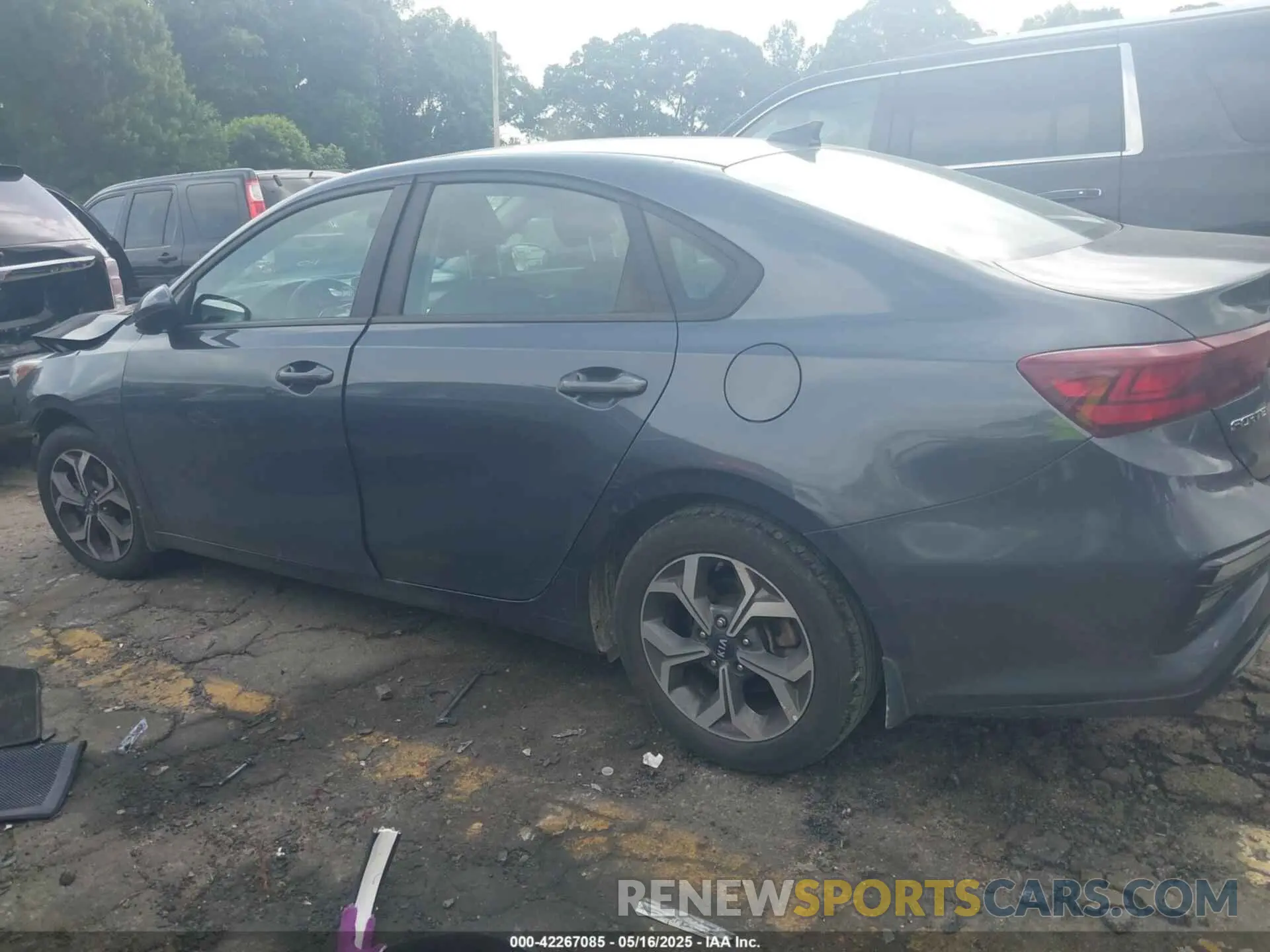 14 Photograph of a damaged car 3KPF24AD1ME345709 KIA FORTE 2021