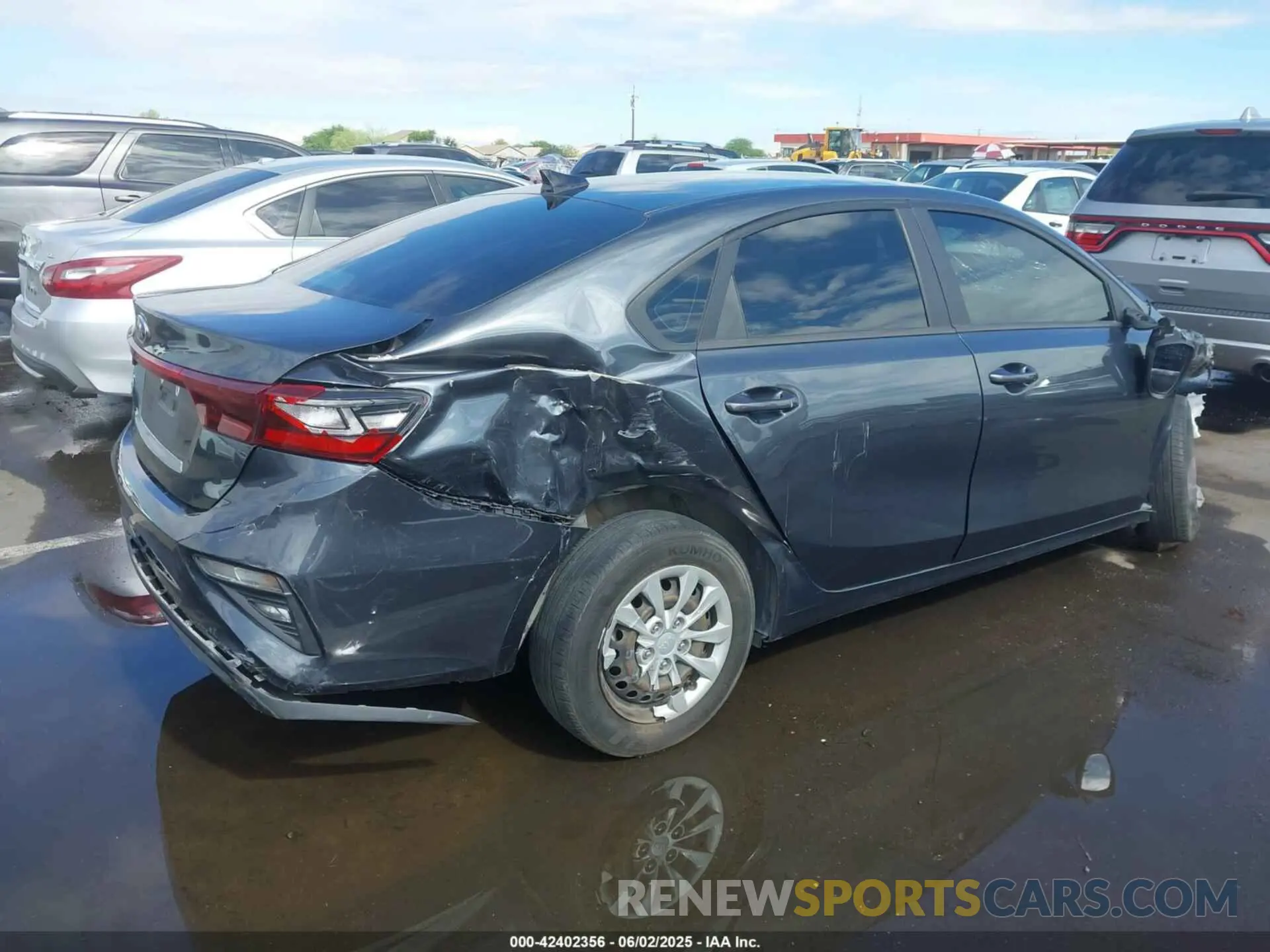 17 Photograph of a damaged car 3KPF24AD1ME357570 KIA FORTE 2021
