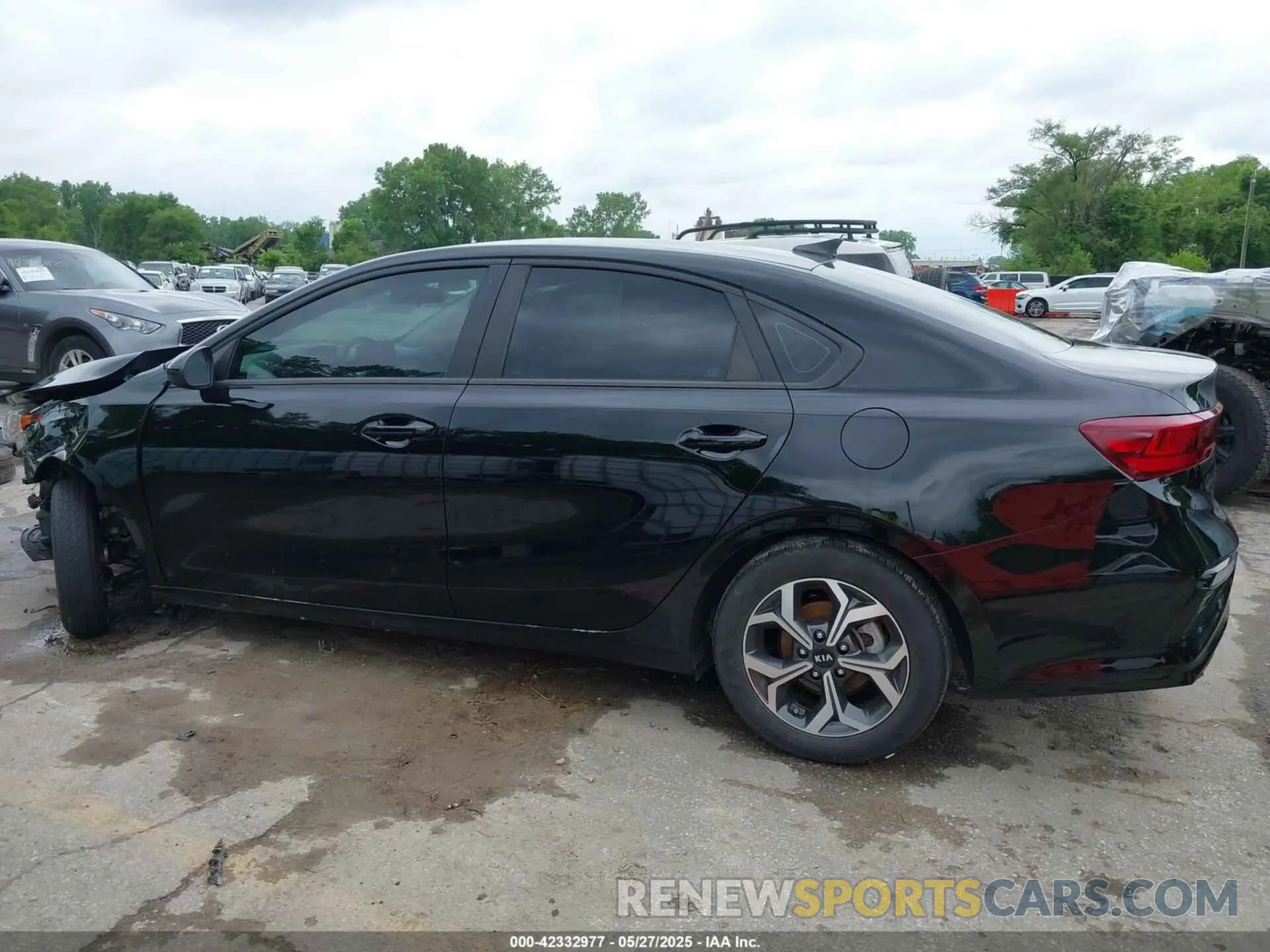 14 Photograph of a damaged car 3KPF24AD1ME360971 KIA FORTE 2021