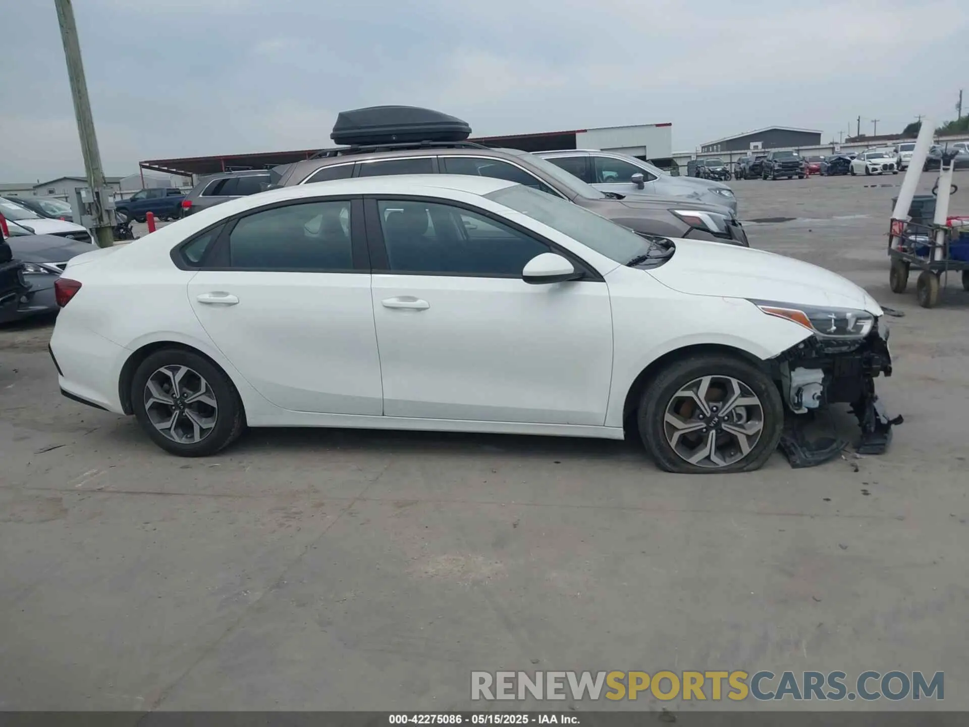 14 Photograph of a damaged car 3KPF24AD1ME361778 KIA FORTE 2021