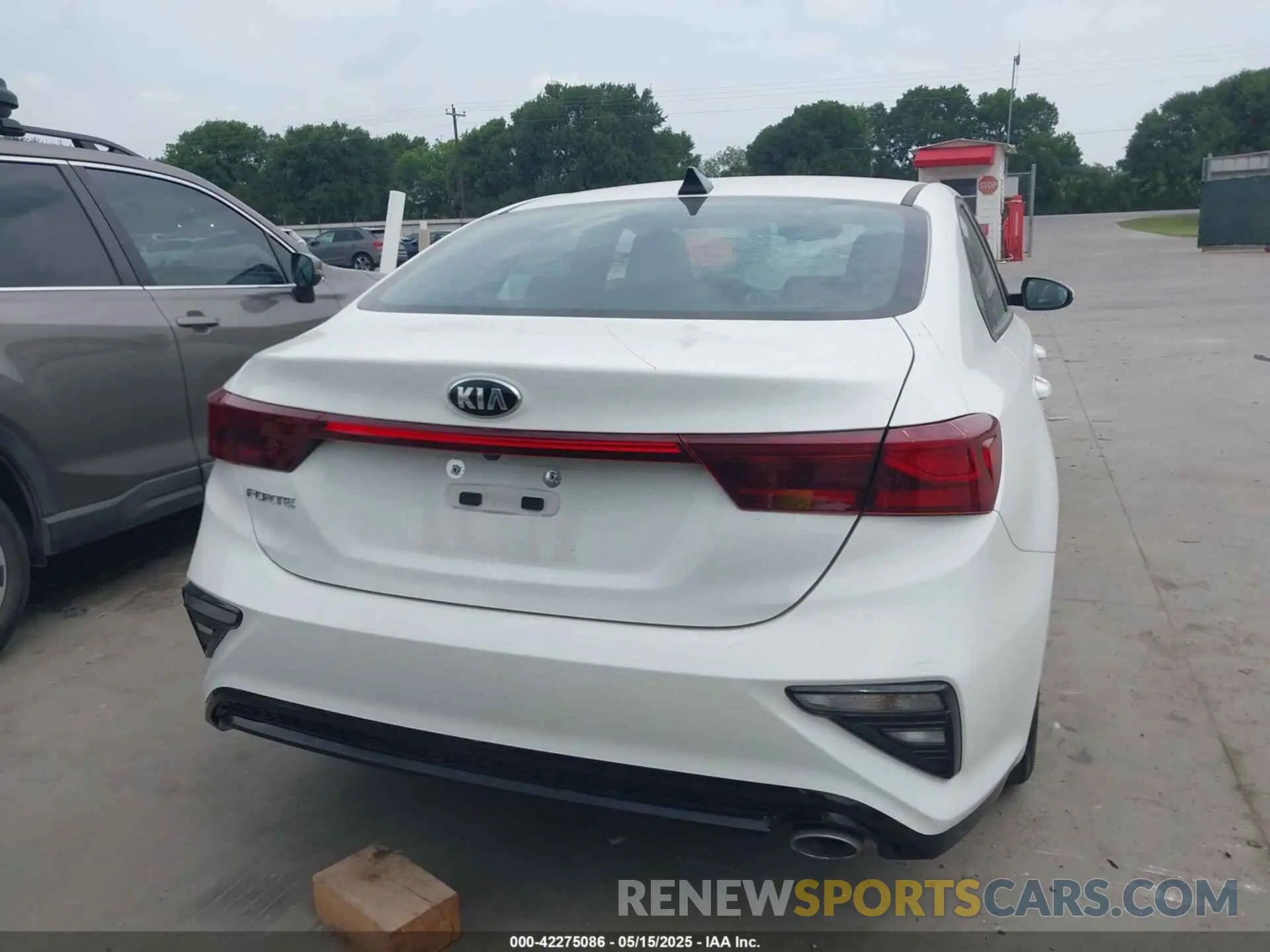 17 Photograph of a damaged car 3KPF24AD1ME361778 KIA FORTE 2021