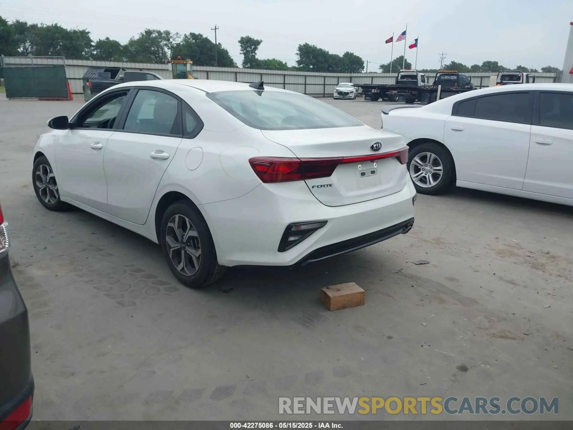 3 Photograph of a damaged car 3KPF24AD1ME361778 KIA FORTE 2021
